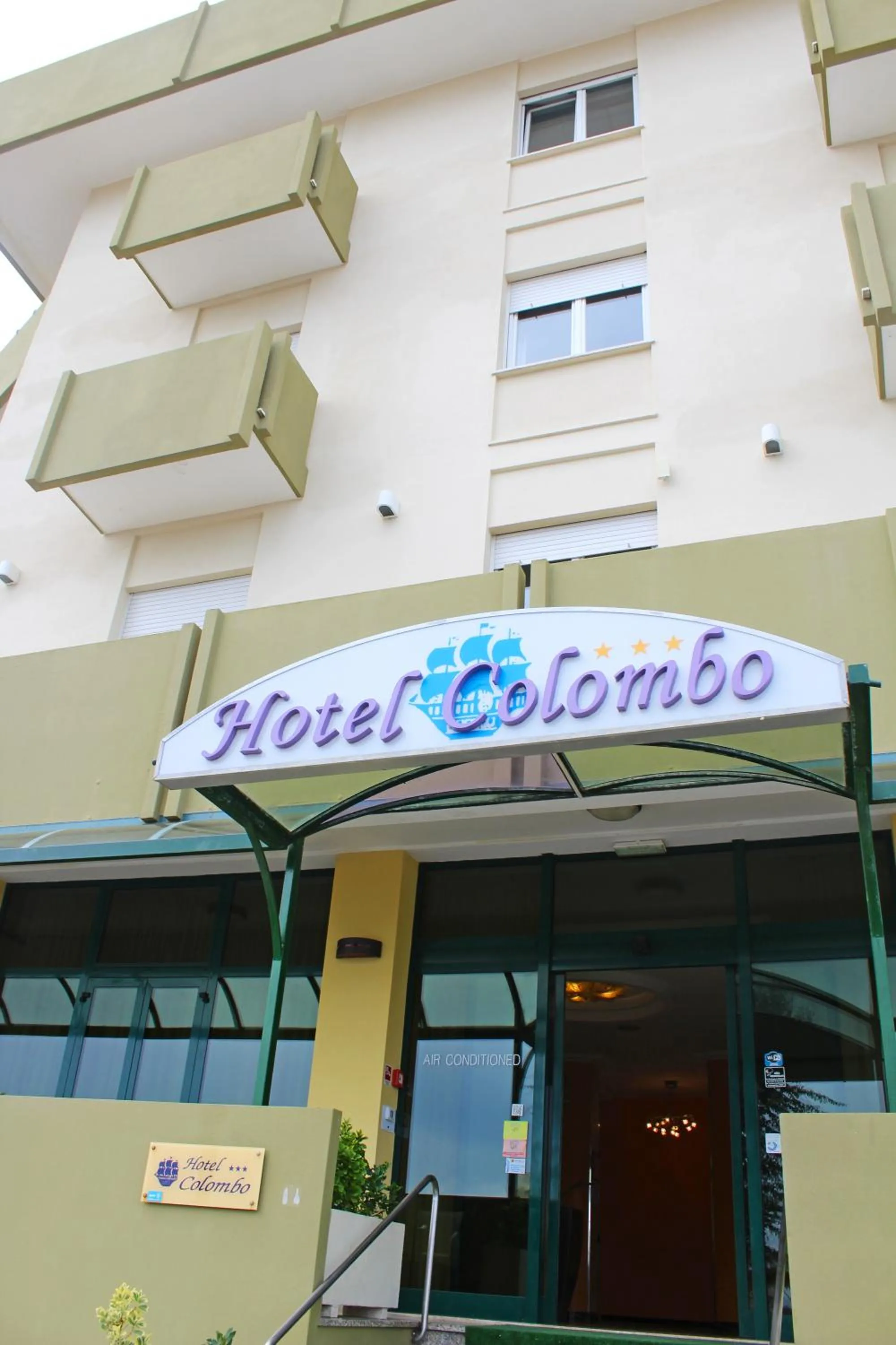 Facade/entrance in Hotel Colombo