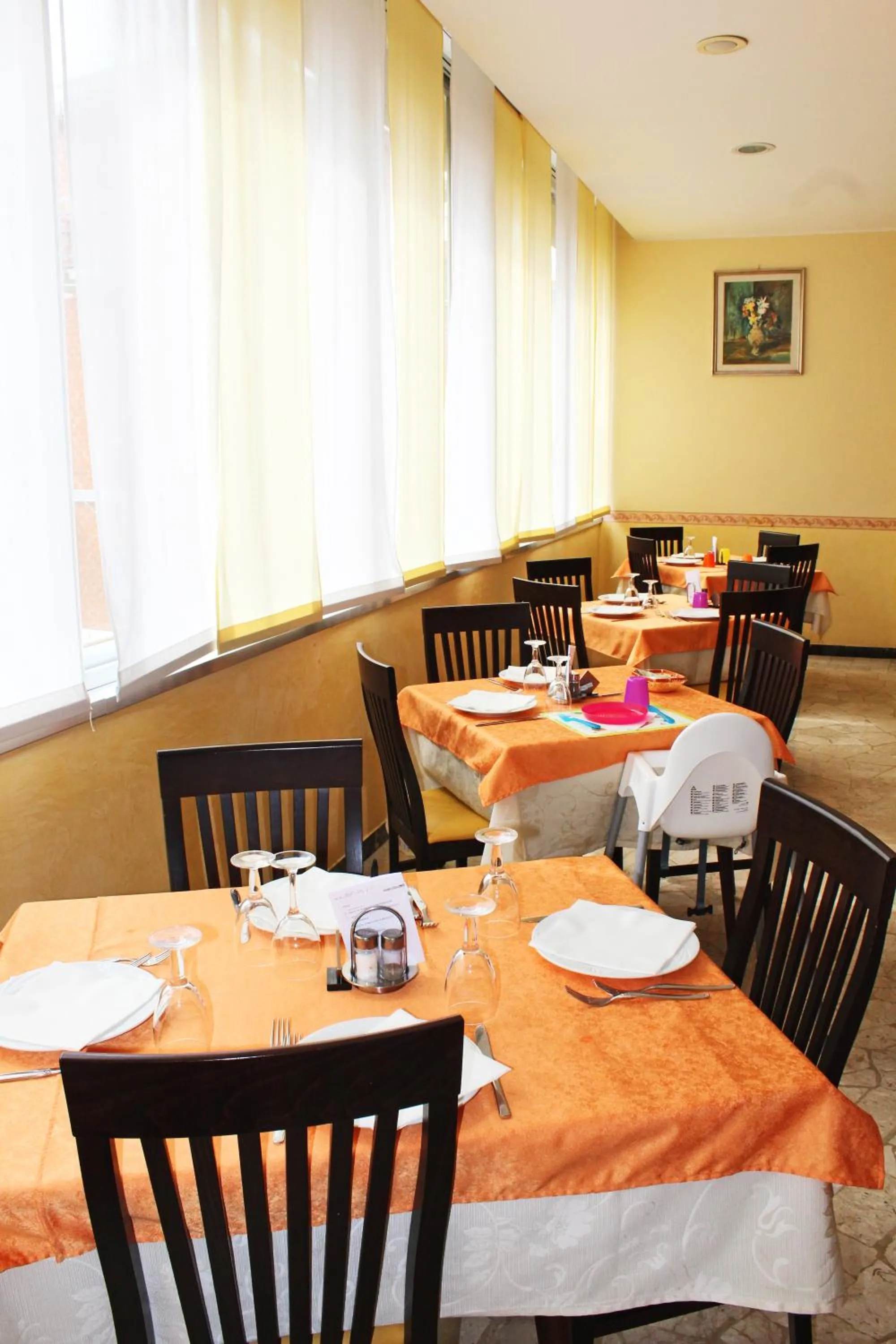 Restaurant/places to eat in Hotel Colombo