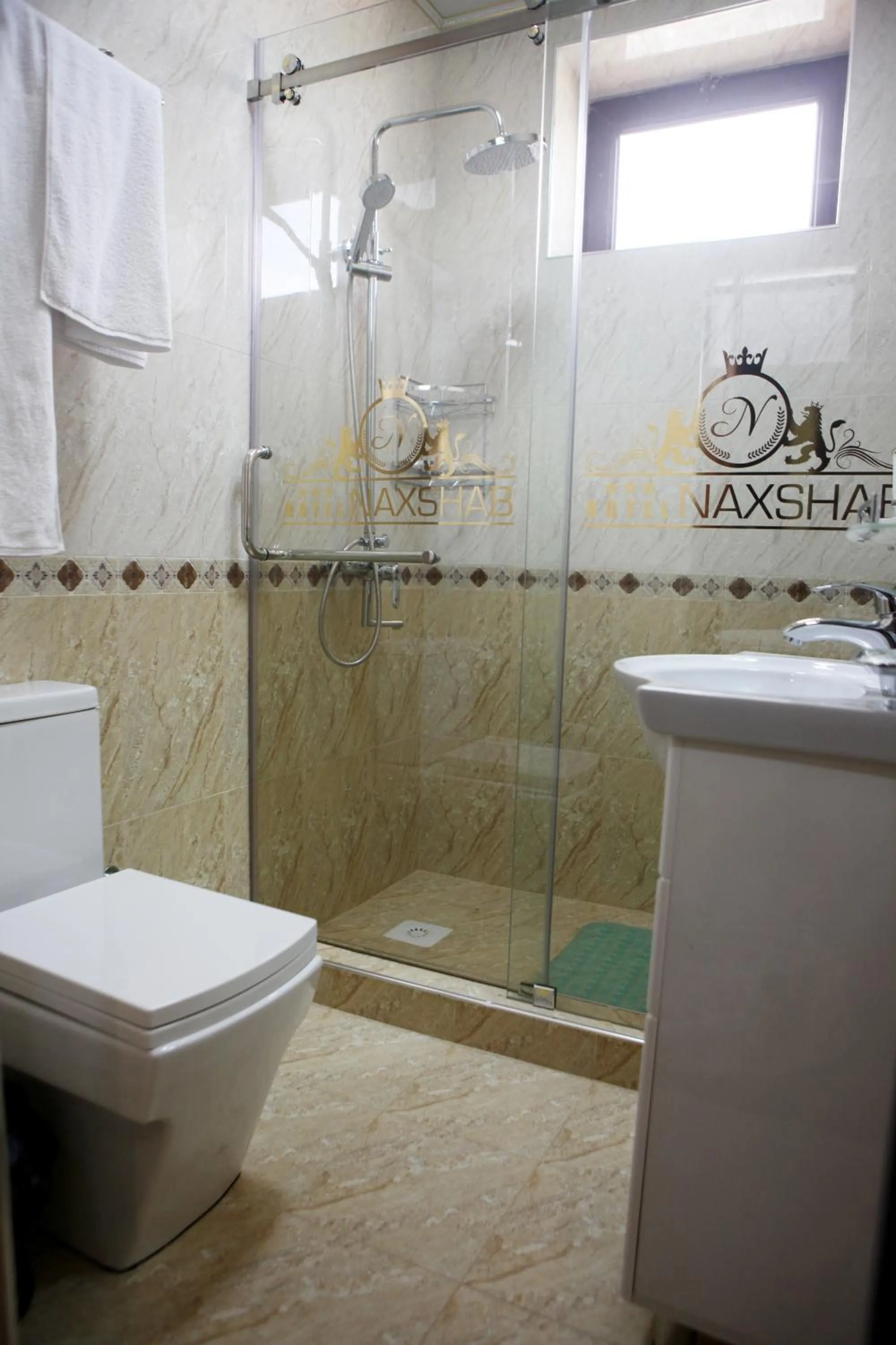 Shower in Hotel Naxshab