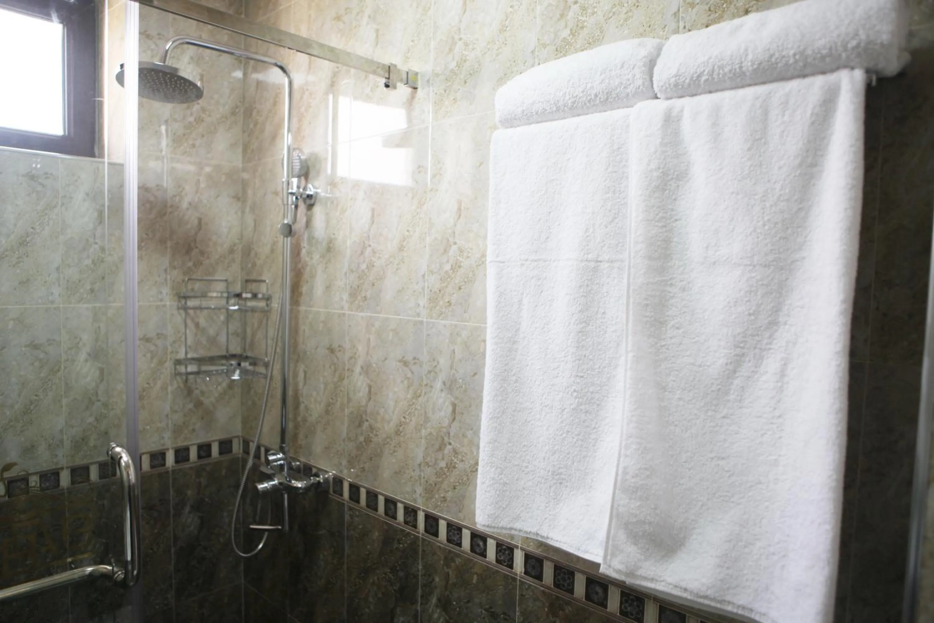 Shower in Hotel Naxshab