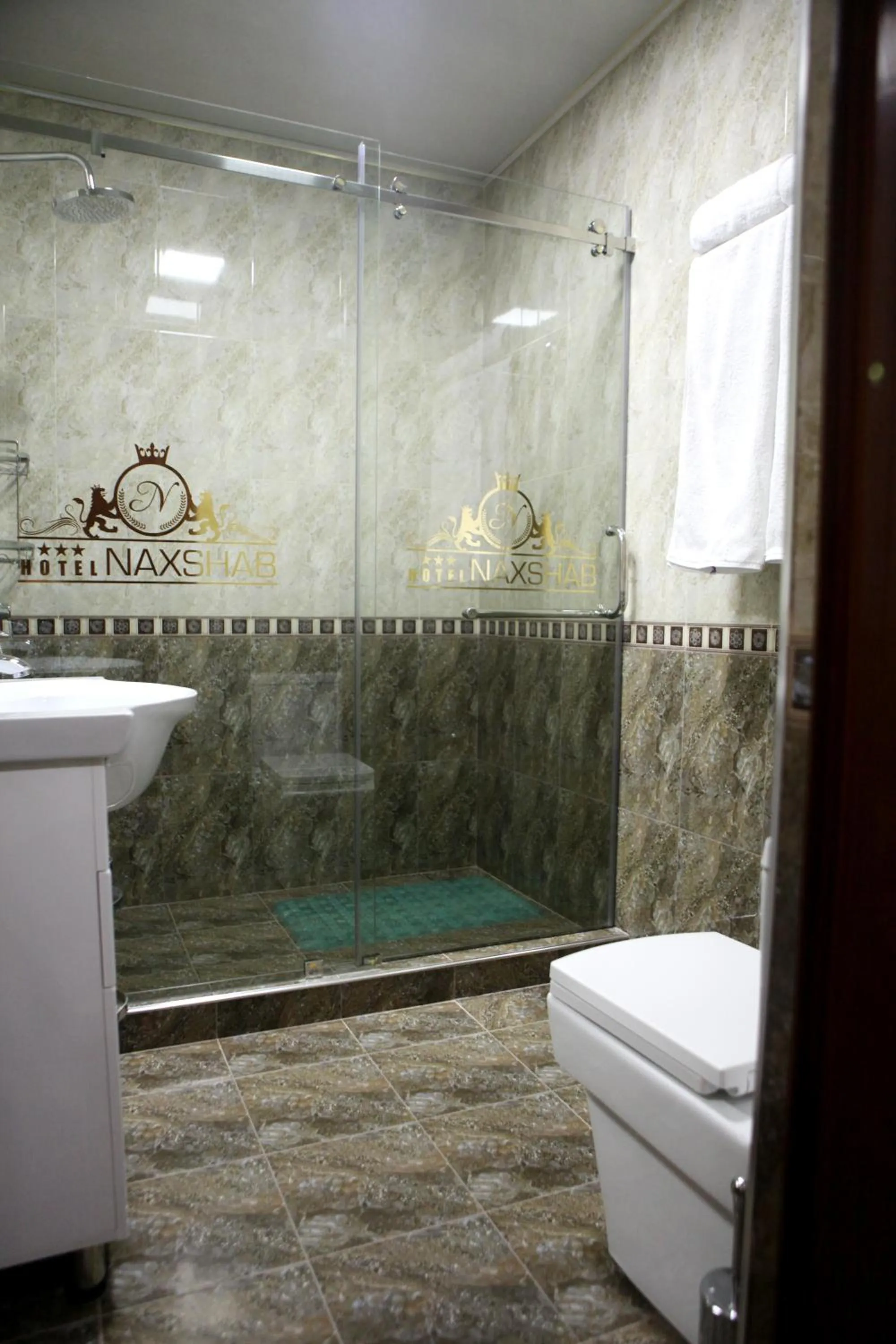 Shower in Hotel Naxshab