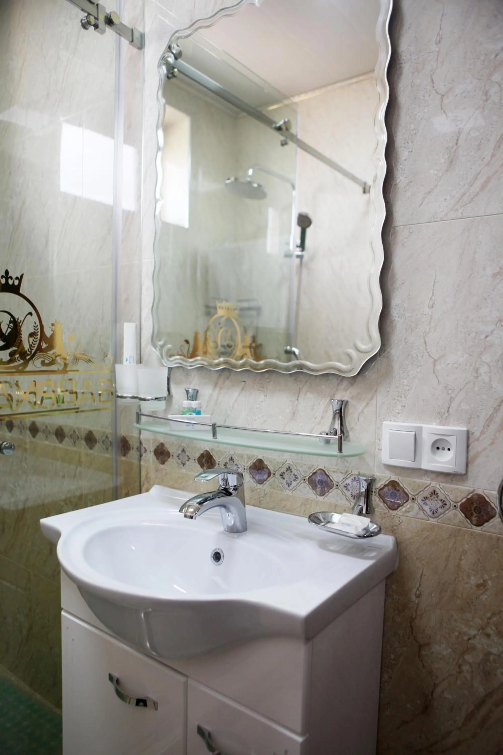 Shower in Hotel Naxshab