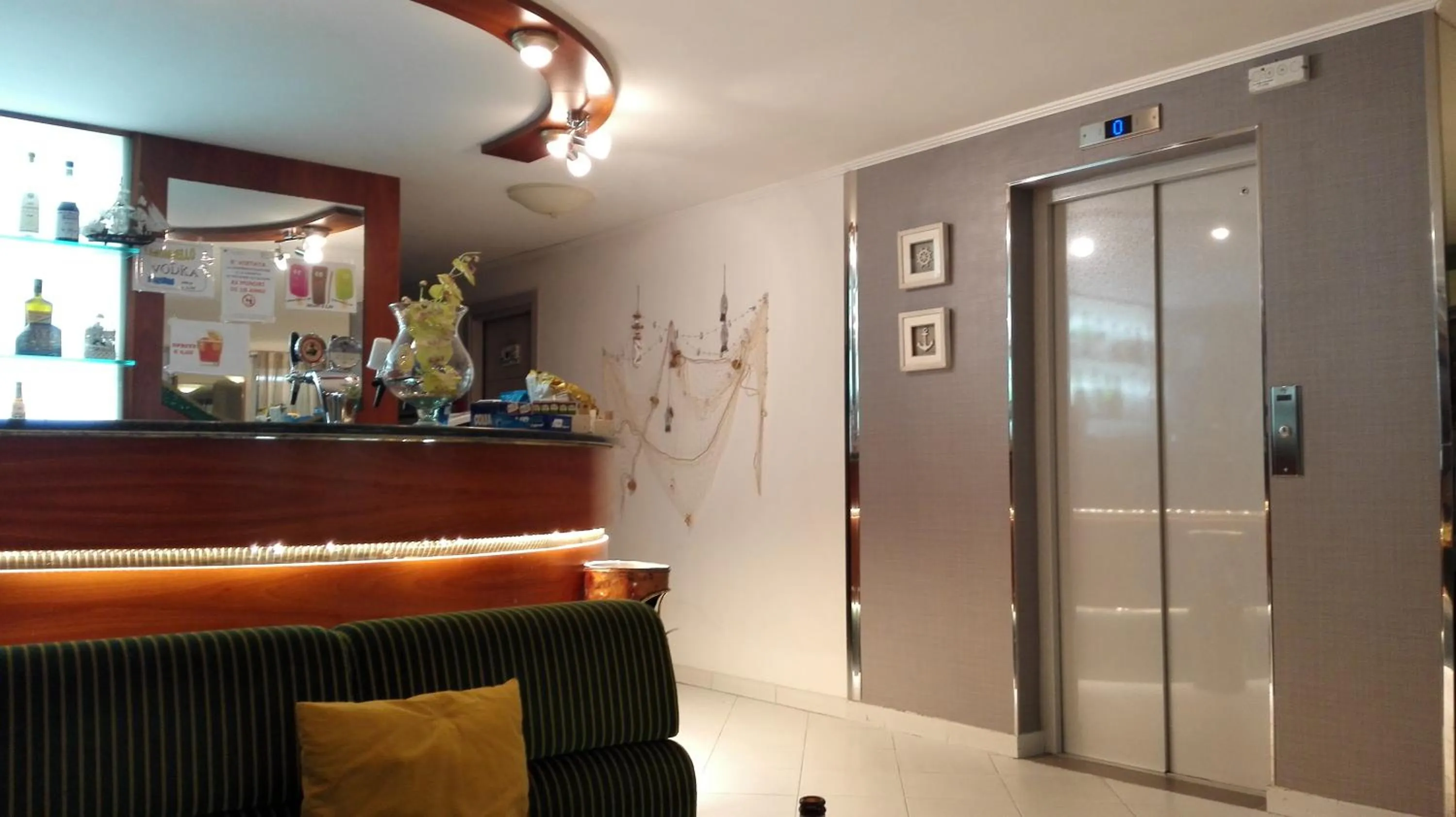 Communal lounge/ TV room in Hotel Sandra