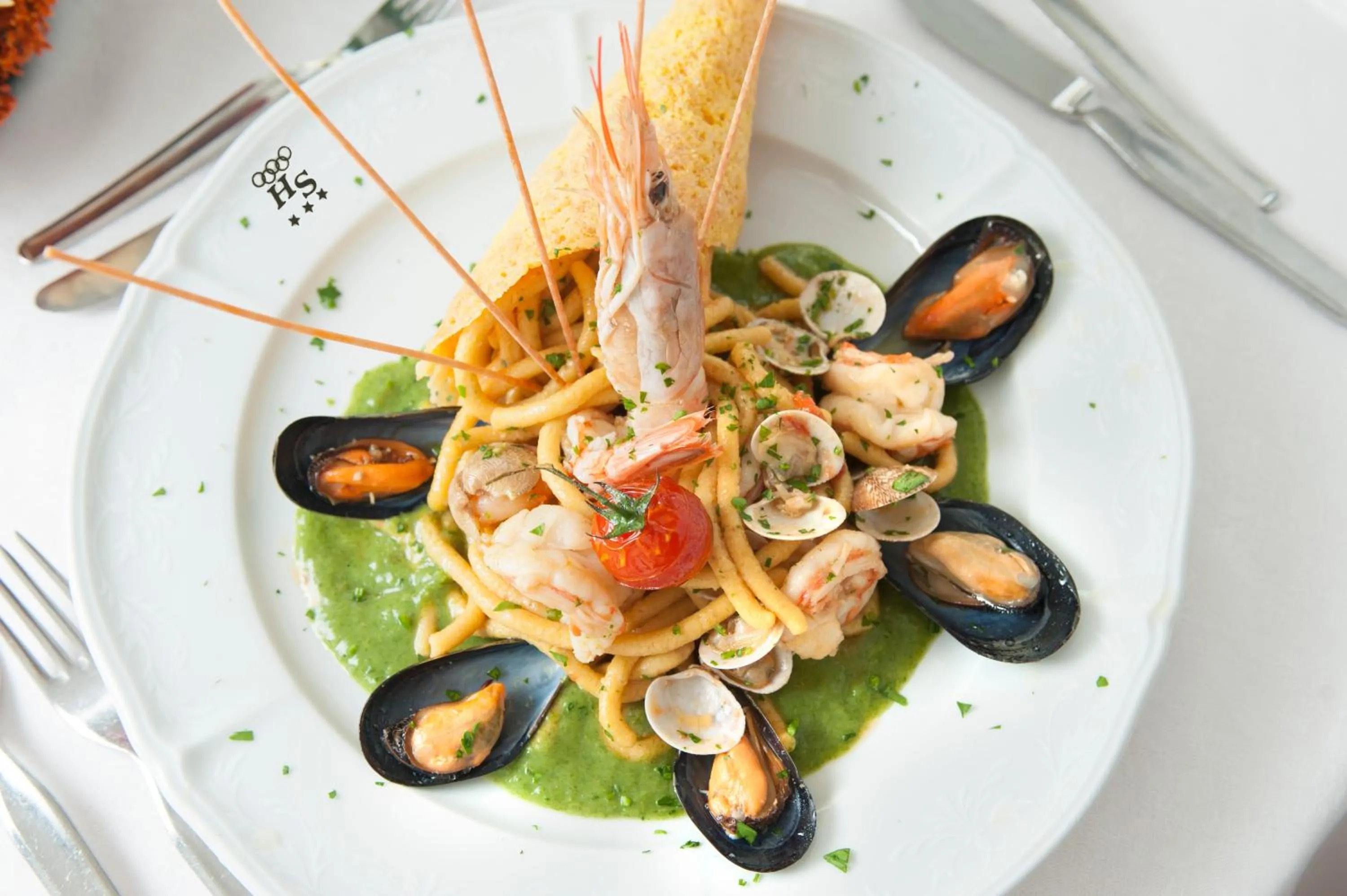 Restaurant/places to eat in Hotel Sandra