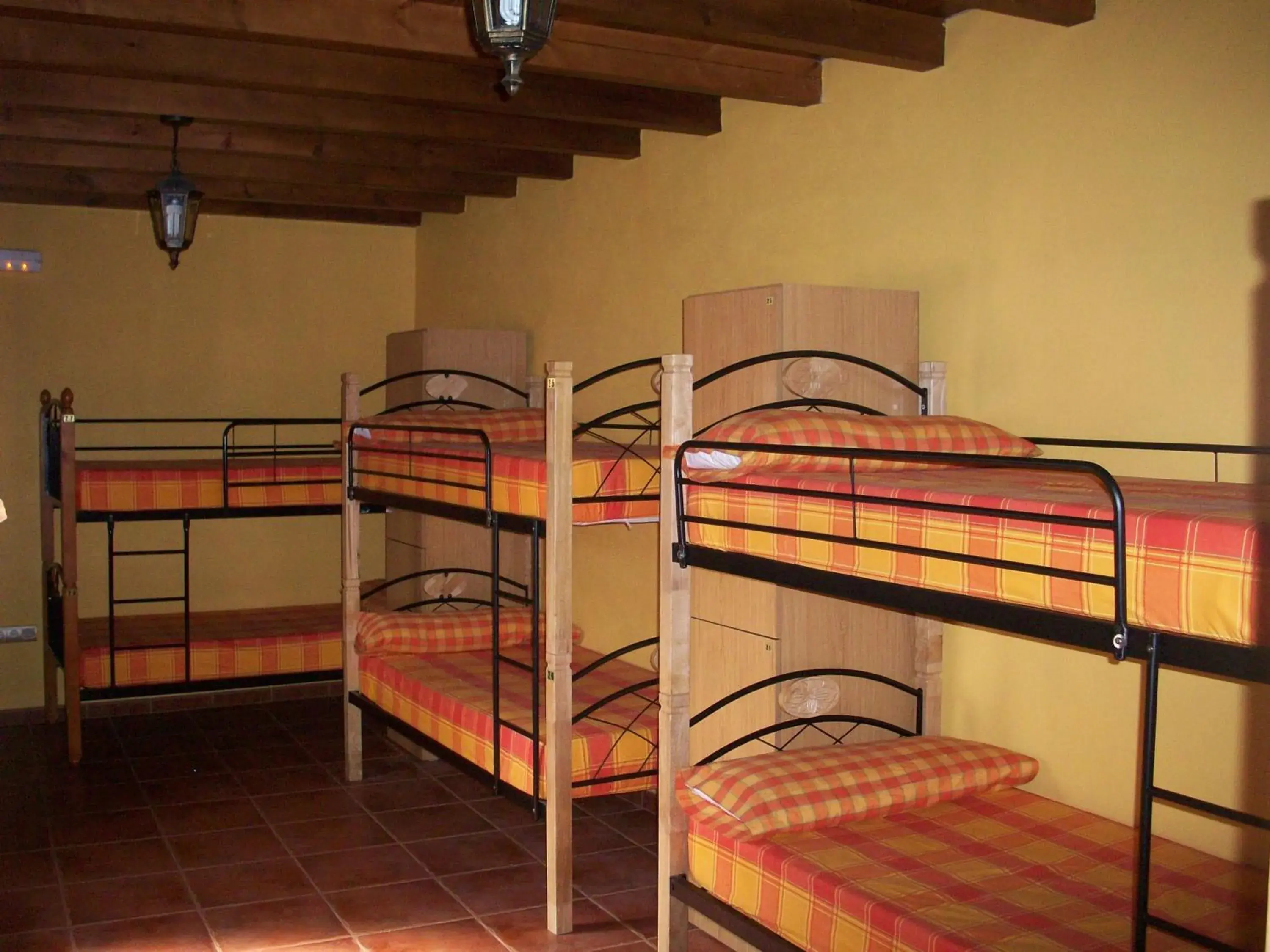 Bed in 10-Bed Mixed Dormitory Room in Albergue Estrella Del Camino Bed in 10-Bed Mixed Dormitory Room in Albergue Estrella Del Camino
