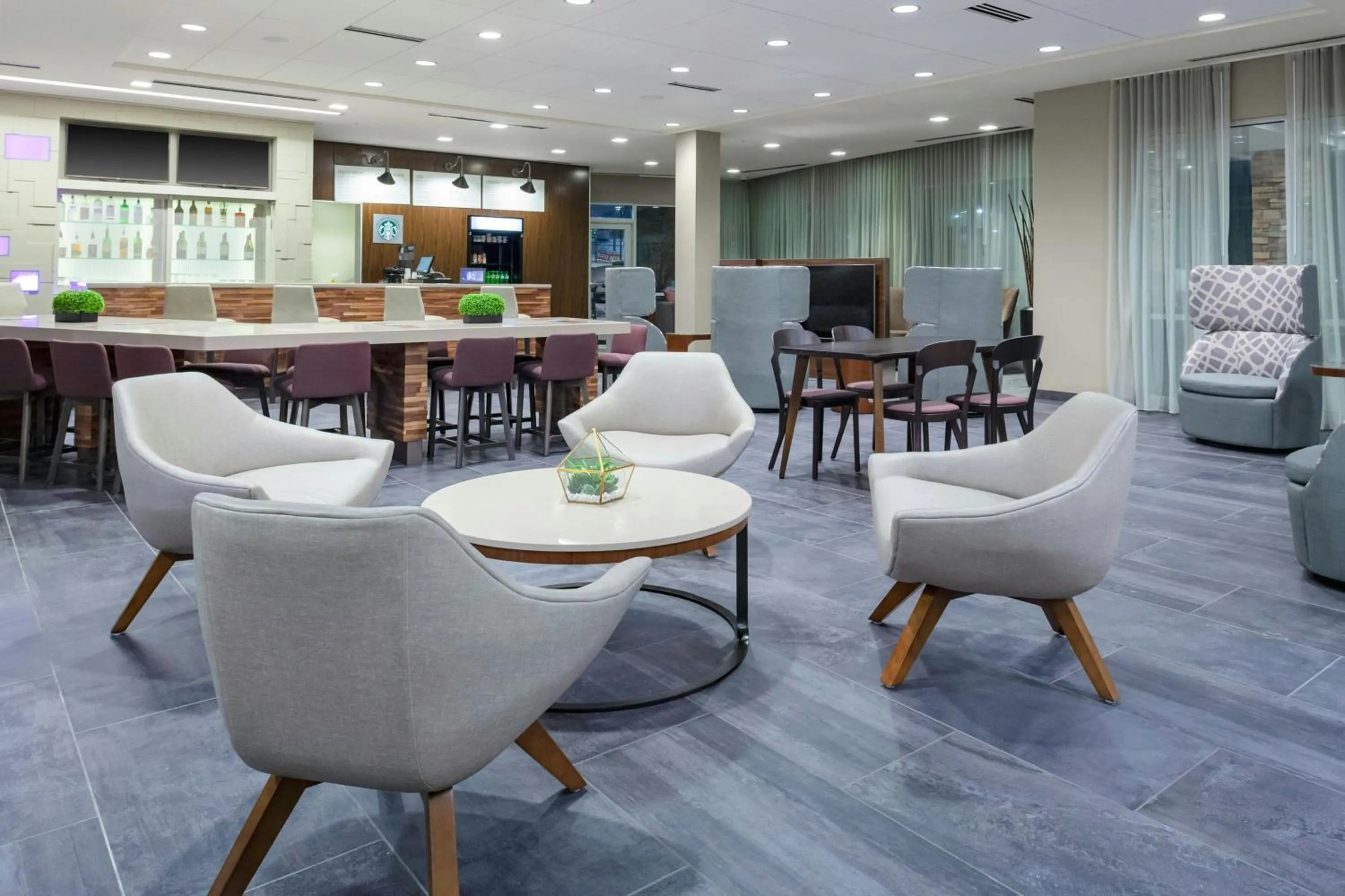 Restaurant/places to eat in Courtyard by Marriott St. Louis West County