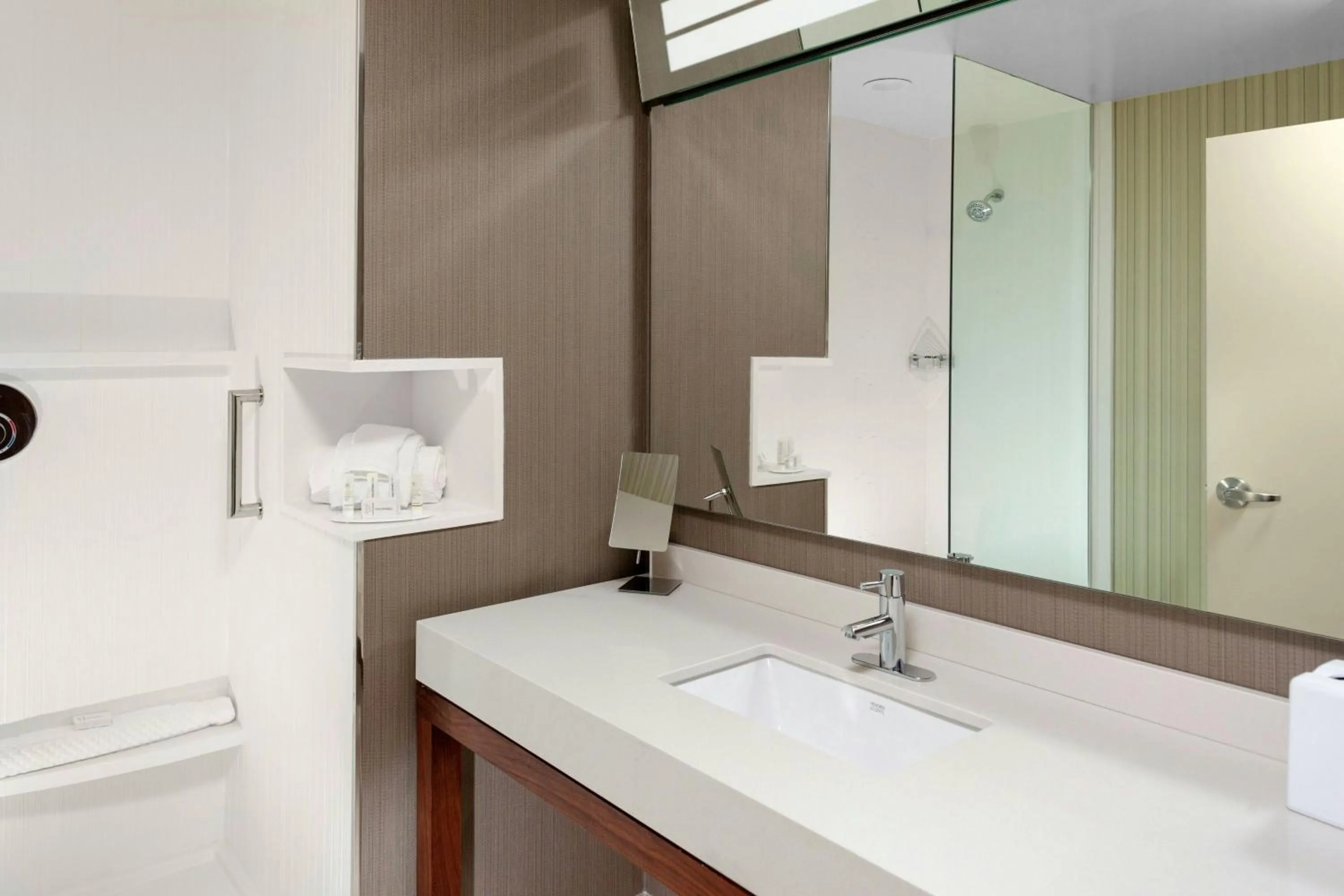 Bathroom in Courtyard by Marriott St. Louis West County