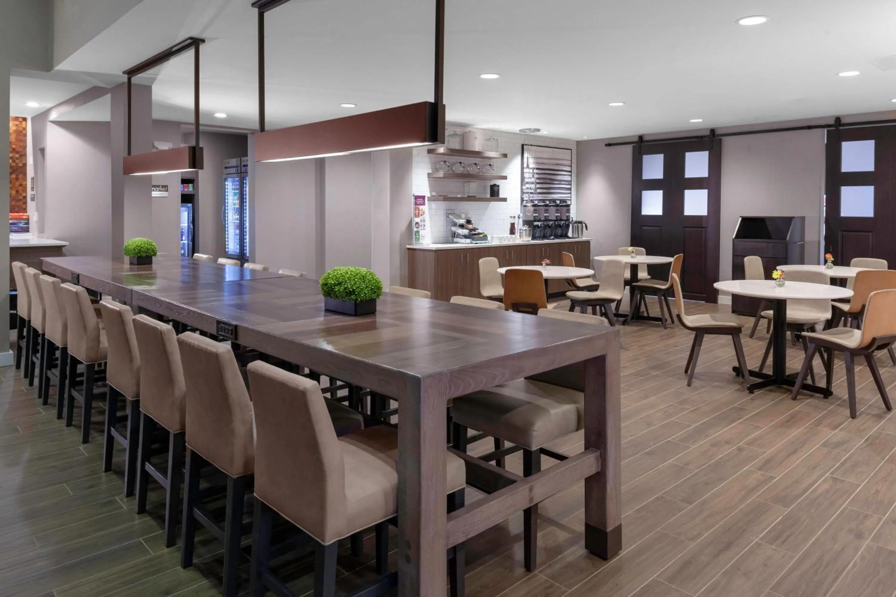 Restaurant/places to eat in Residence Inn by Marriott St. Louis West County