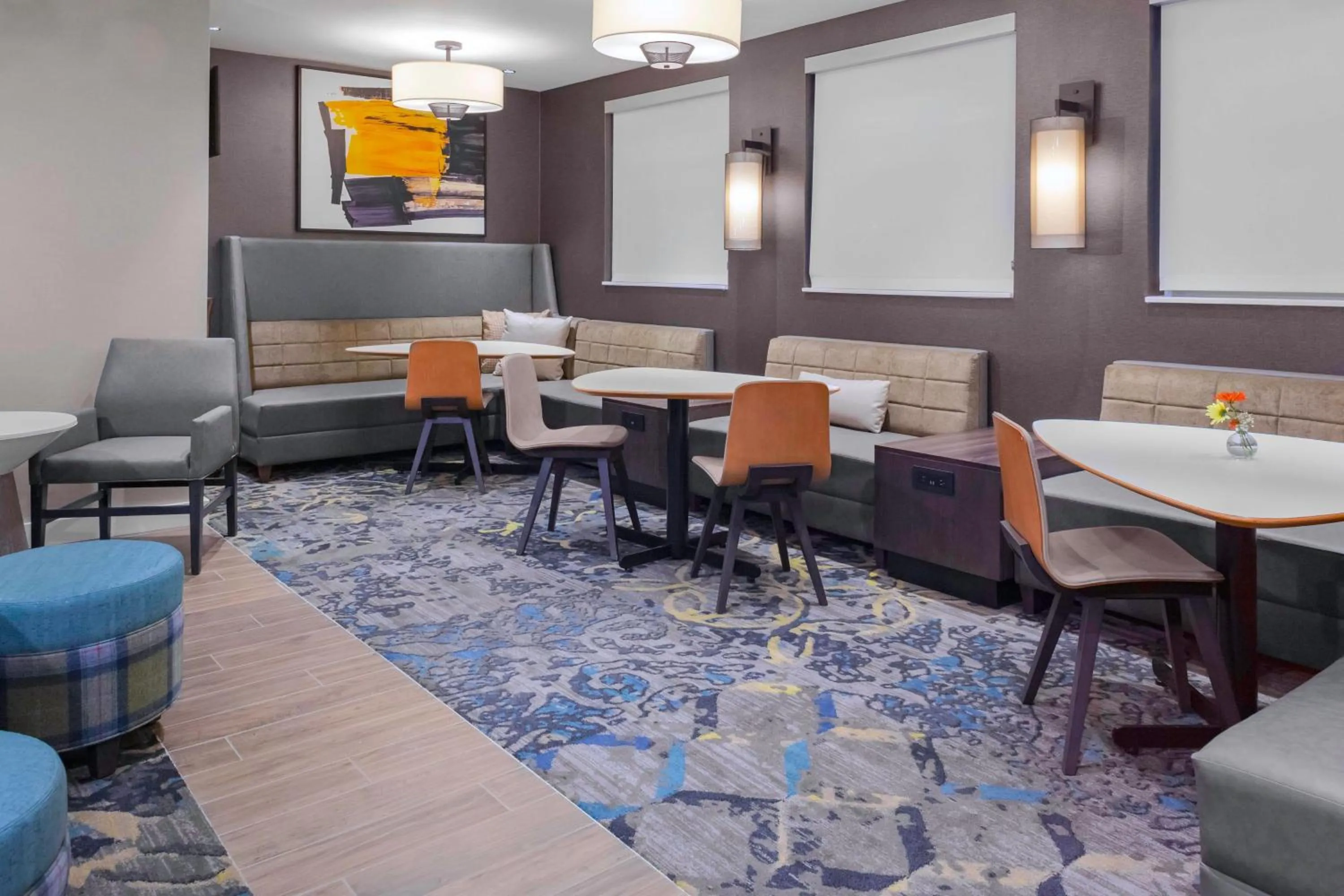 Restaurant/places to eat in Residence Inn by Marriott St. Louis West County