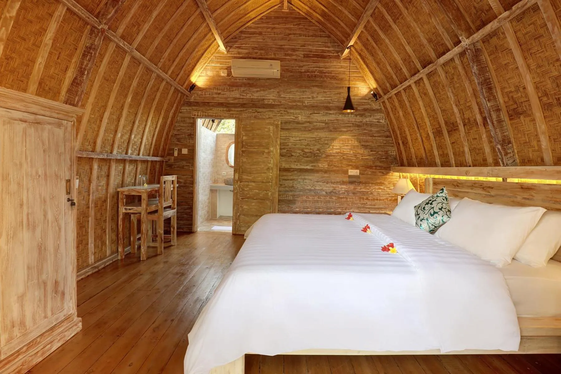 Bed in Bukal Sari Villas Uluwatu