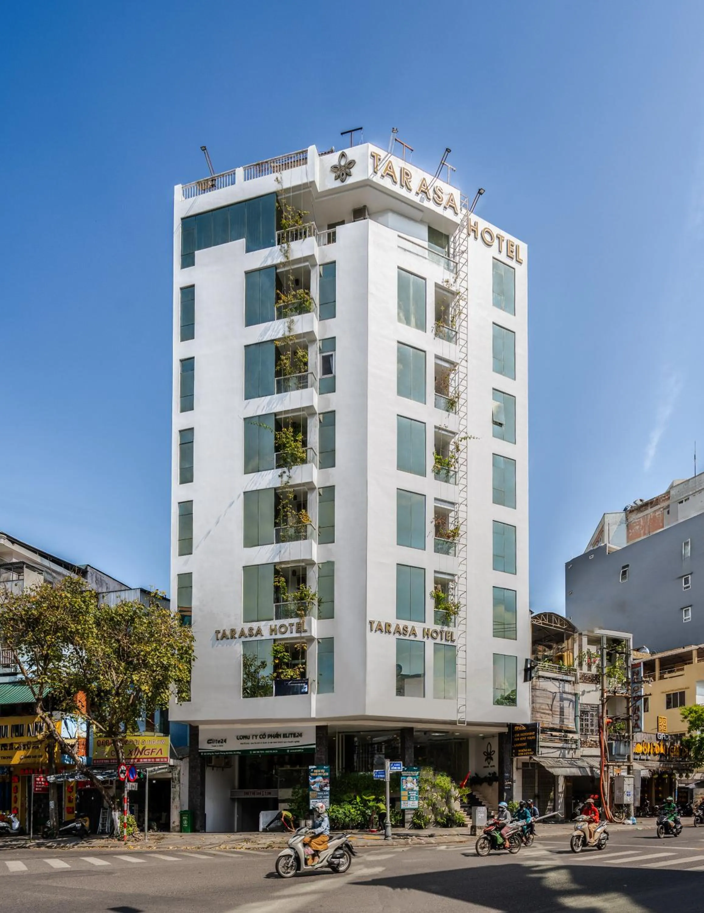 Property building in Tarasa Hotel