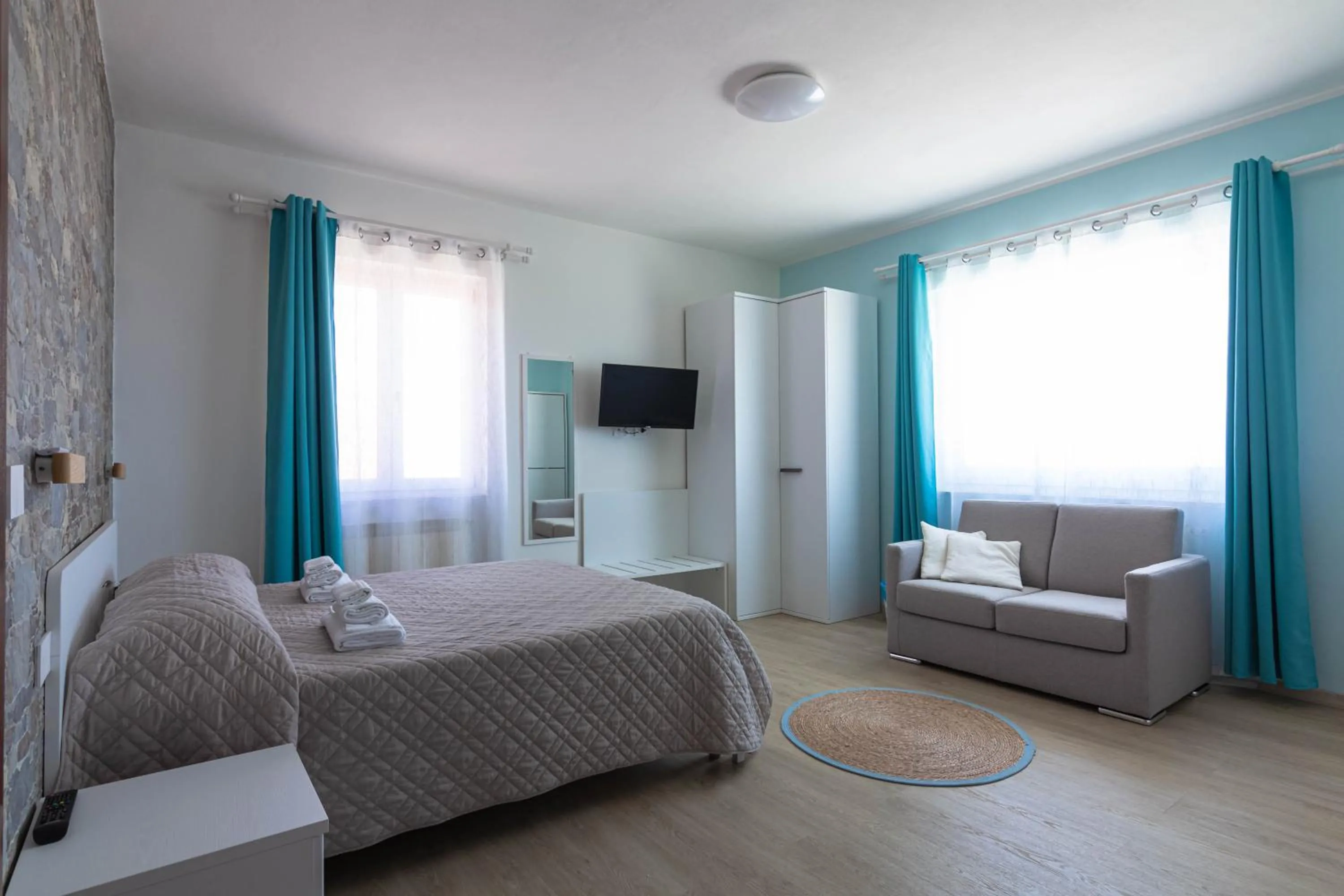 Roccabianca Rooms & Studios