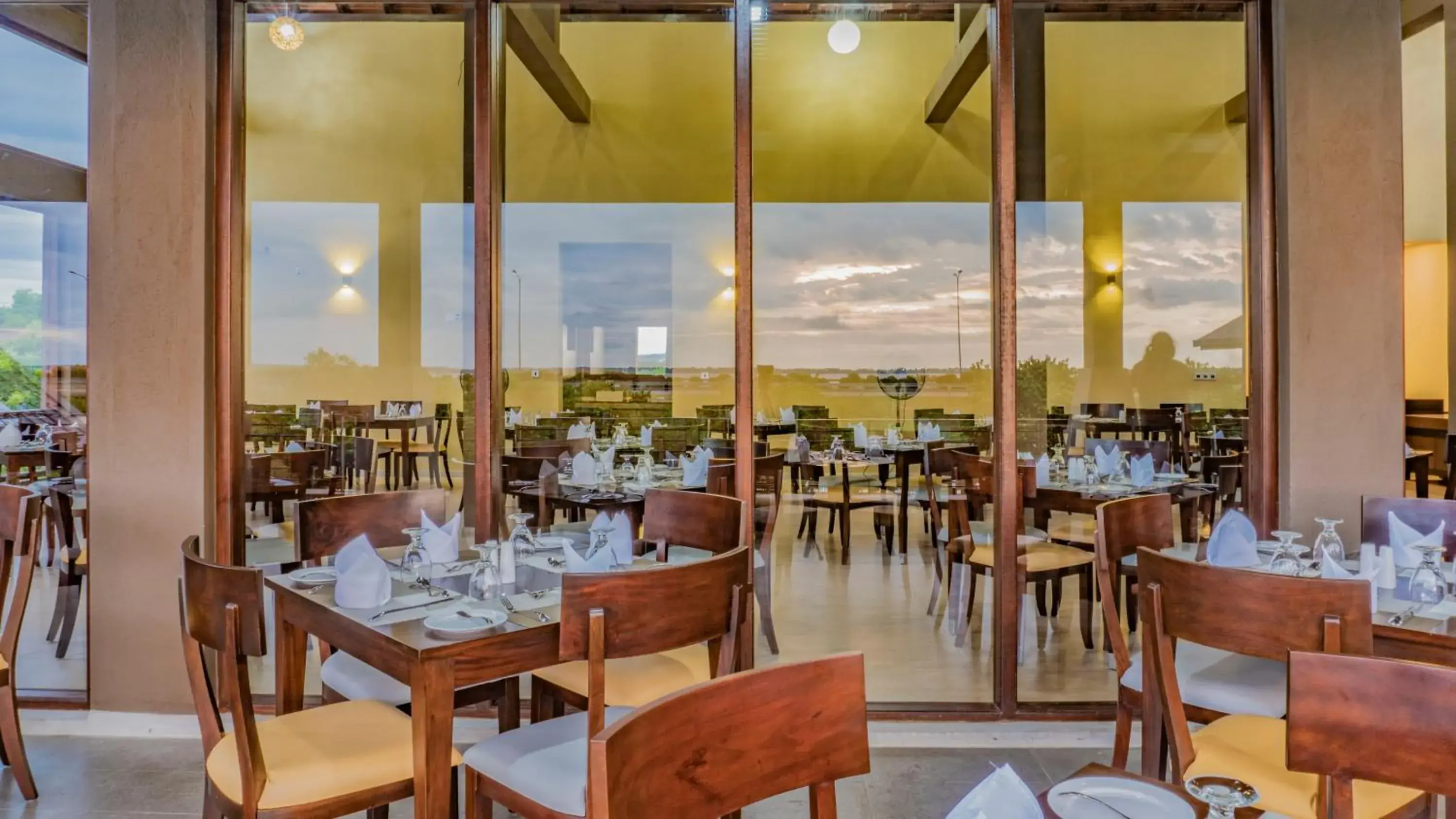 Restaurant/places to eat in Amora Lagoon Hotel Restaurant/places to eat in Amora Lagoon Hotel