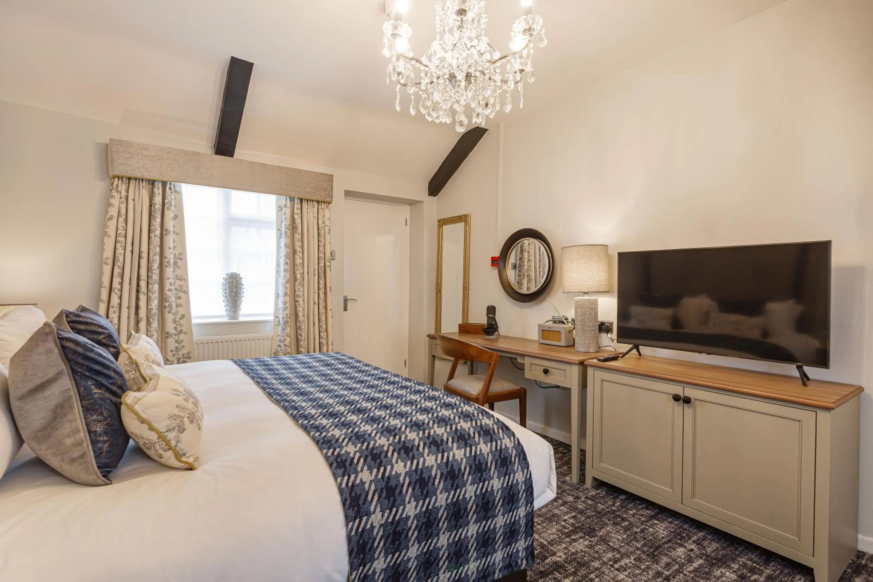 Bed in The Manor Coastal Hotel & Inn, Blakeney - The Coaching Inn Group