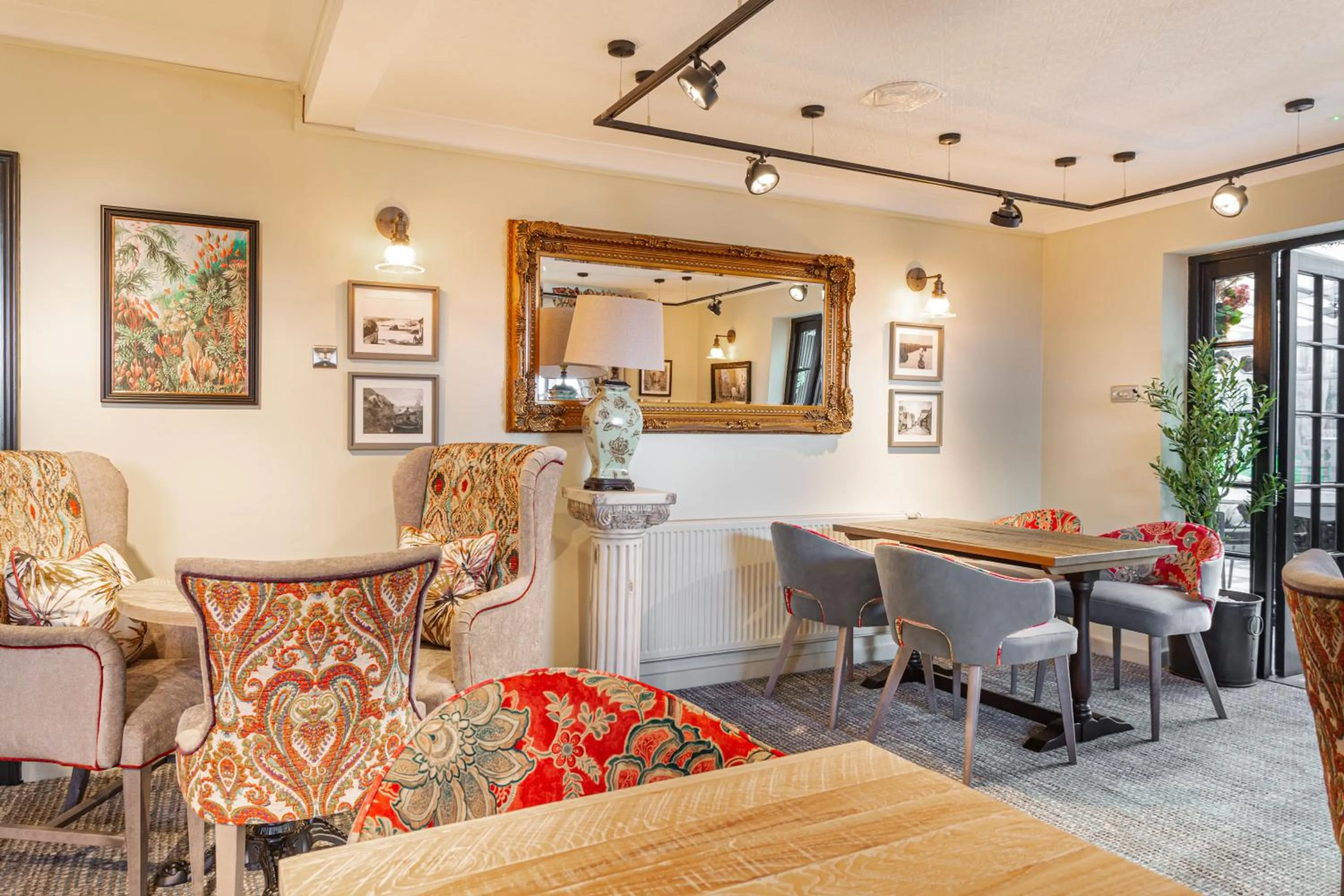 Lounge or bar in The Manor Coastal Hotel & Inn, Blakeney - The Coaching Inn Group