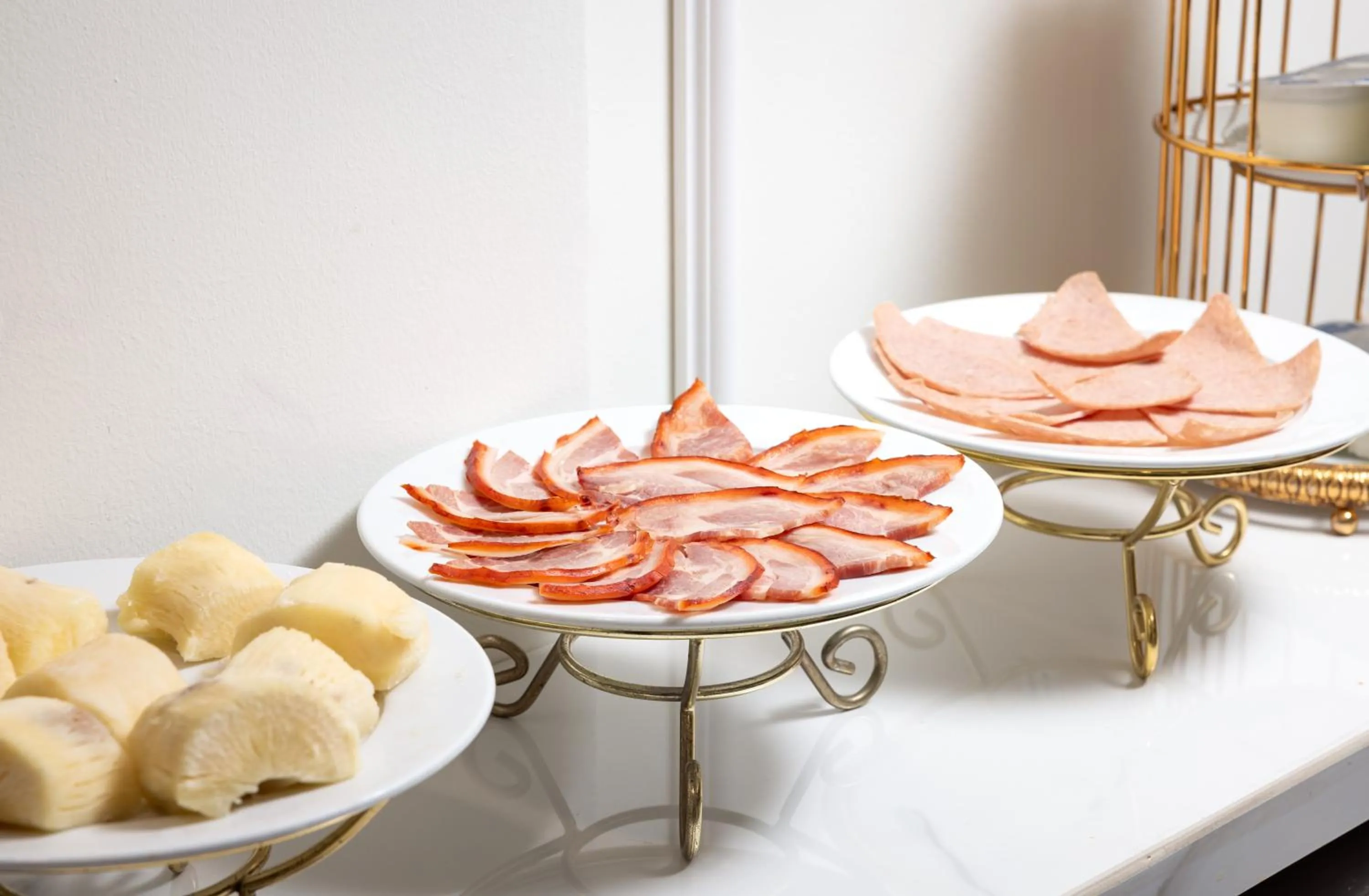 Food and drinks in Golden Legend Palace Hotel & Travel