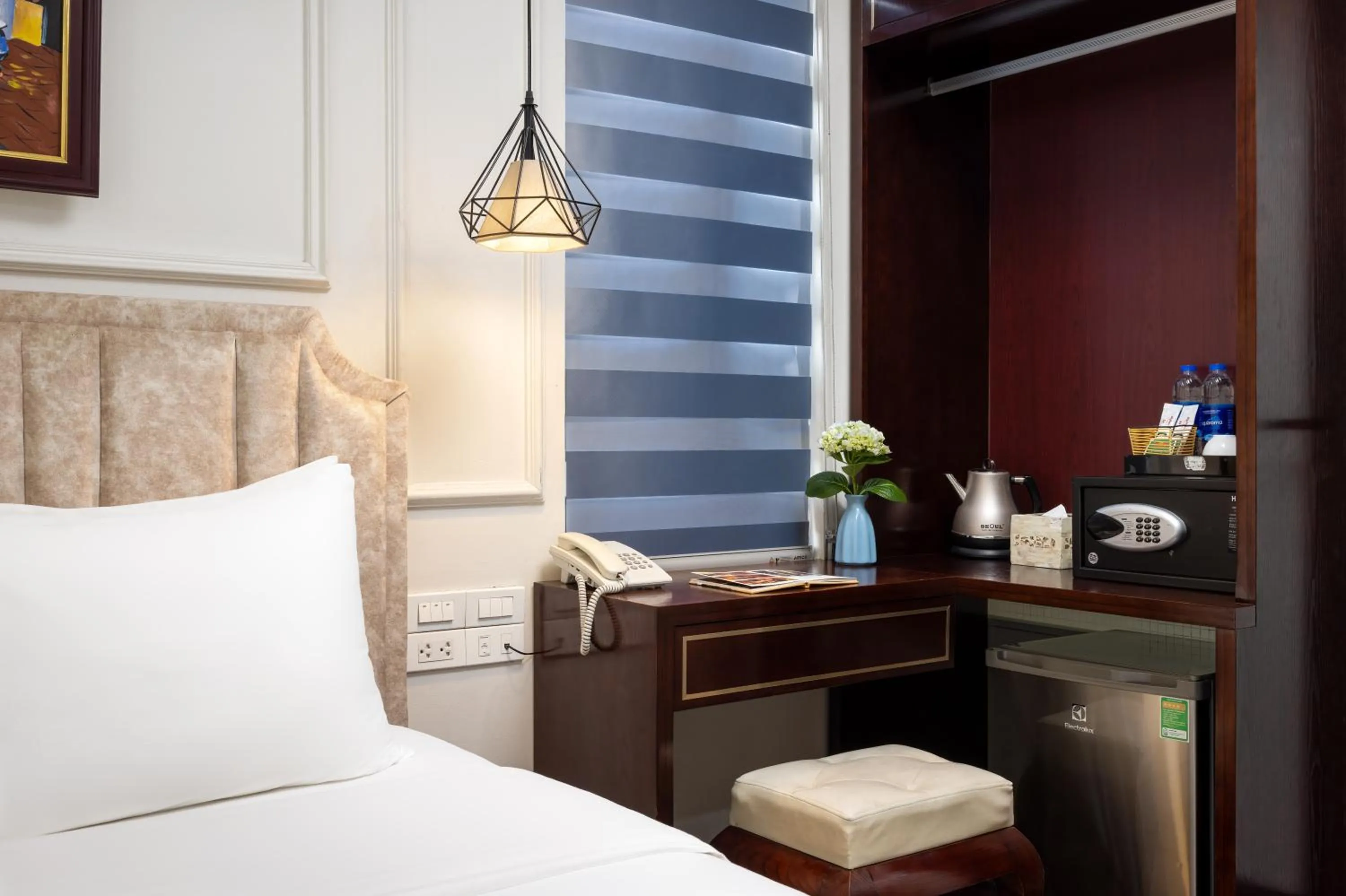 Bed in Golden Legend Palace Hotel & Travel