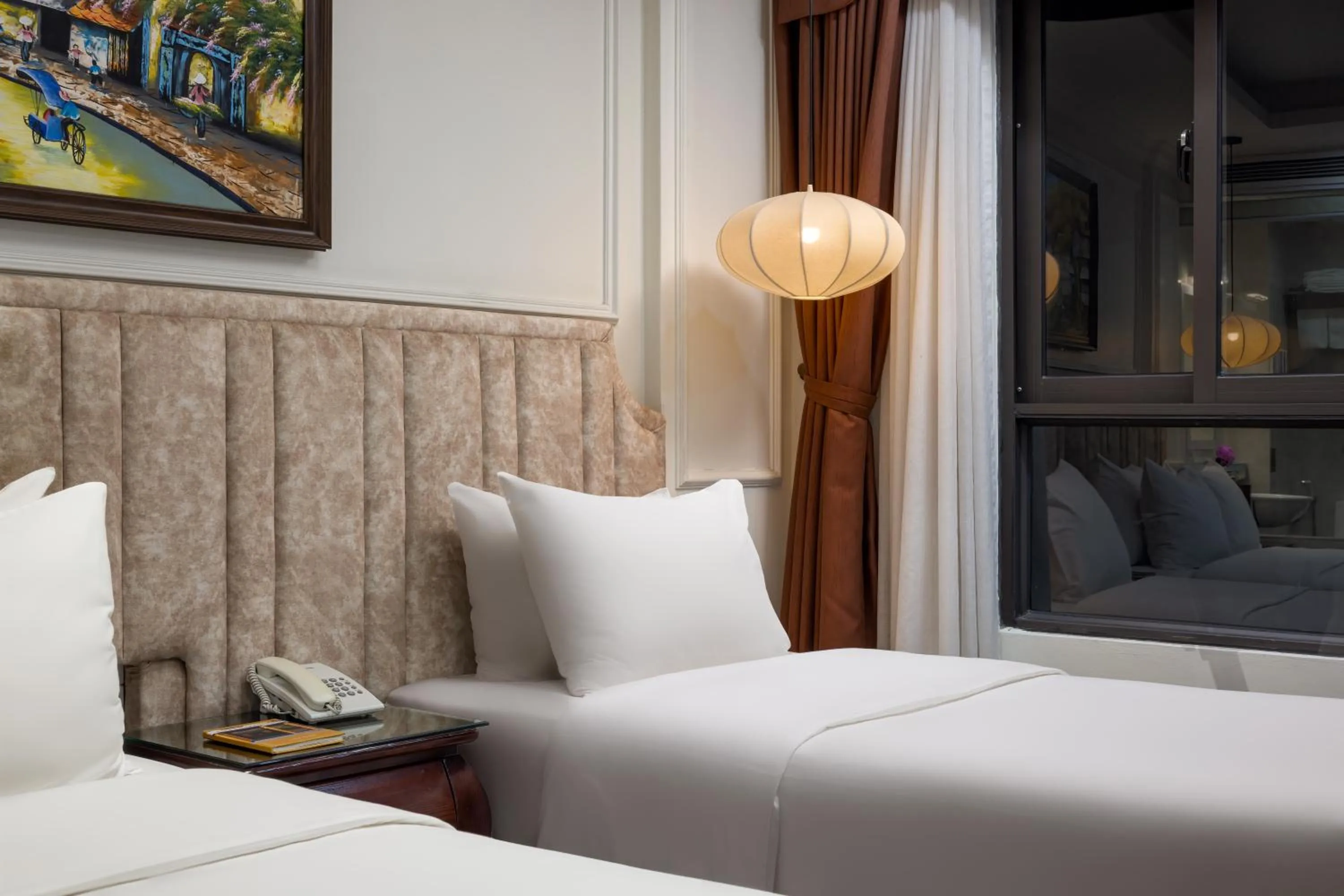 Bed in Golden Legend Palace Hotel & Travel