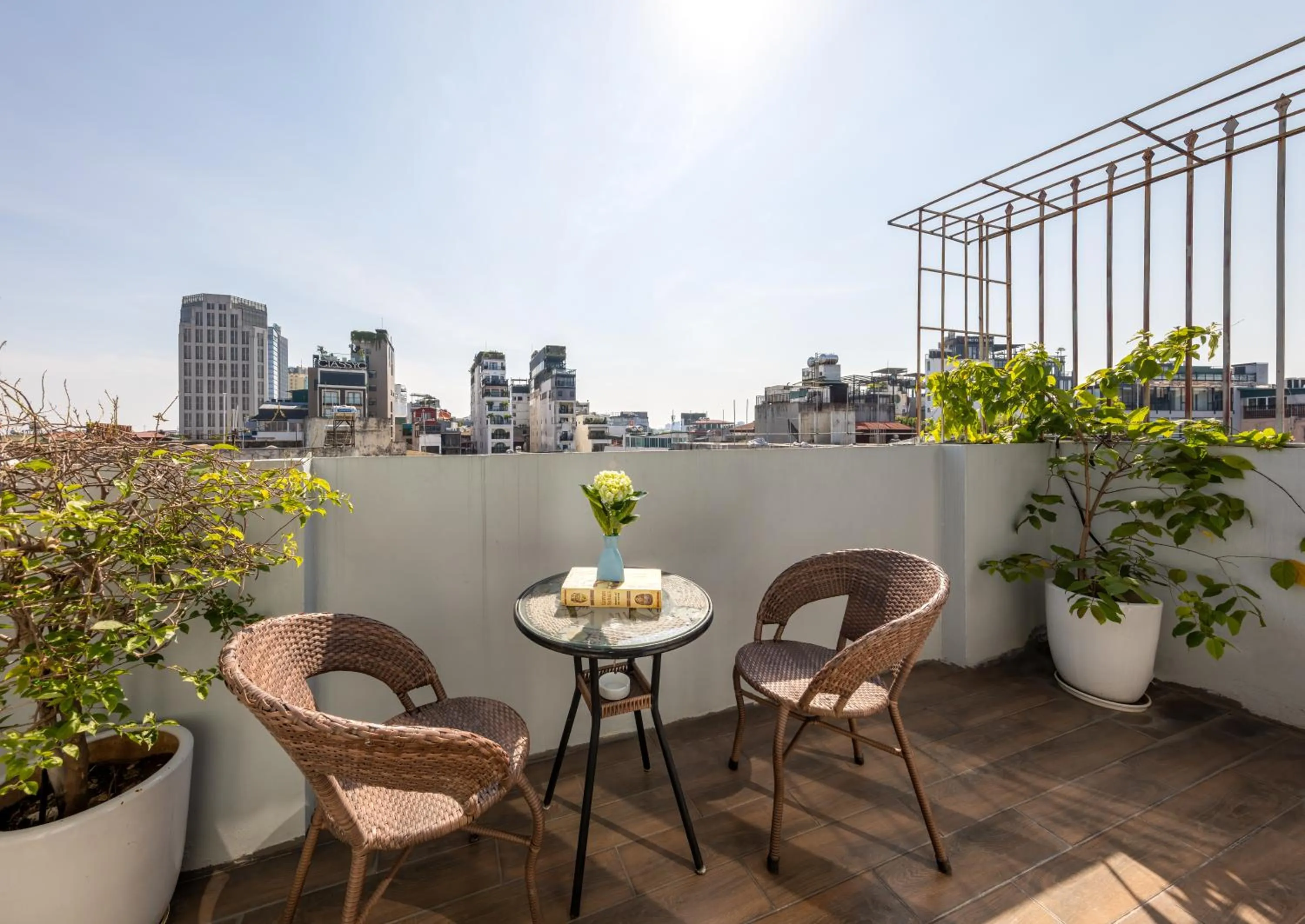 Patio in Golden Legend Palace Hotel & Travel