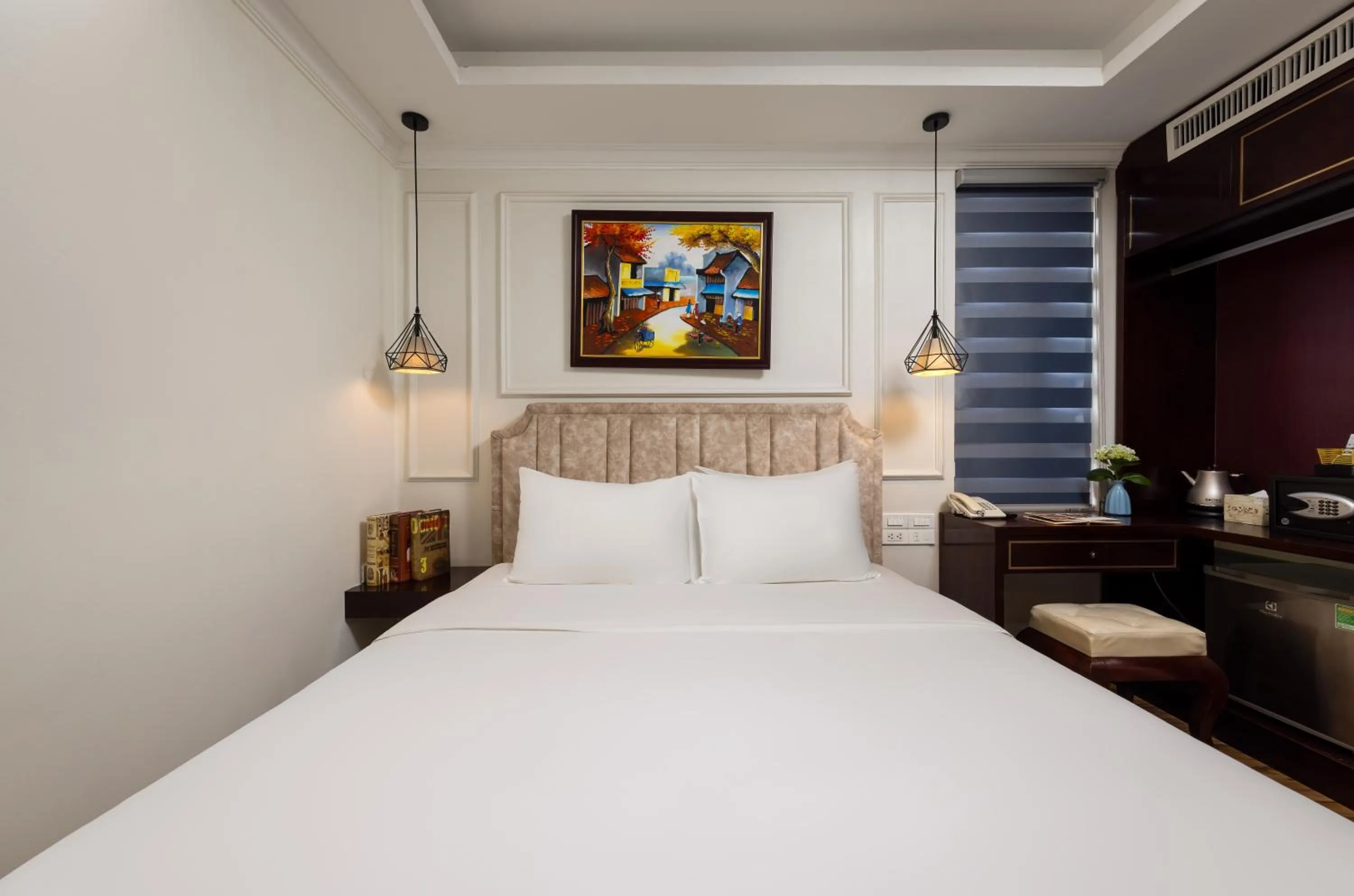 Bed in Golden Legend Palace Hotel & Travel