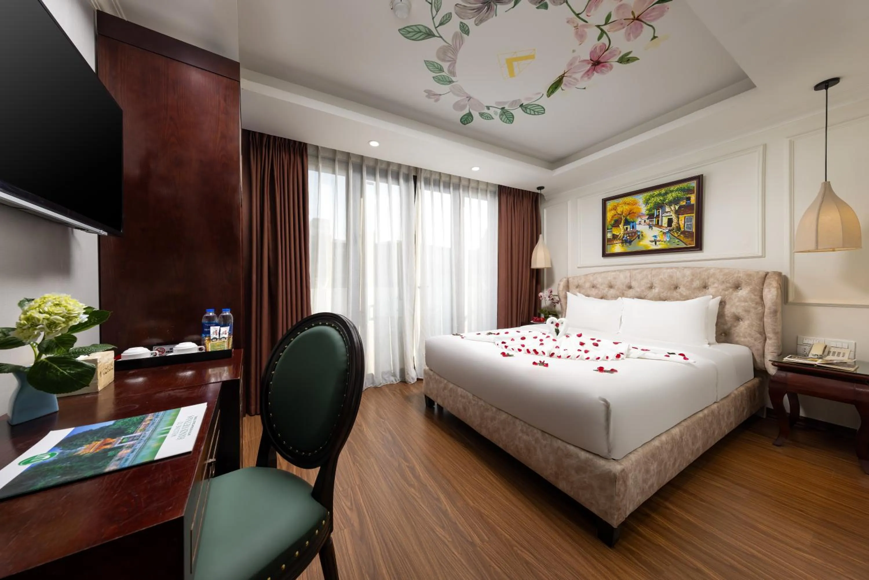 Bed in Golden Legend Palace Hotel & Travel