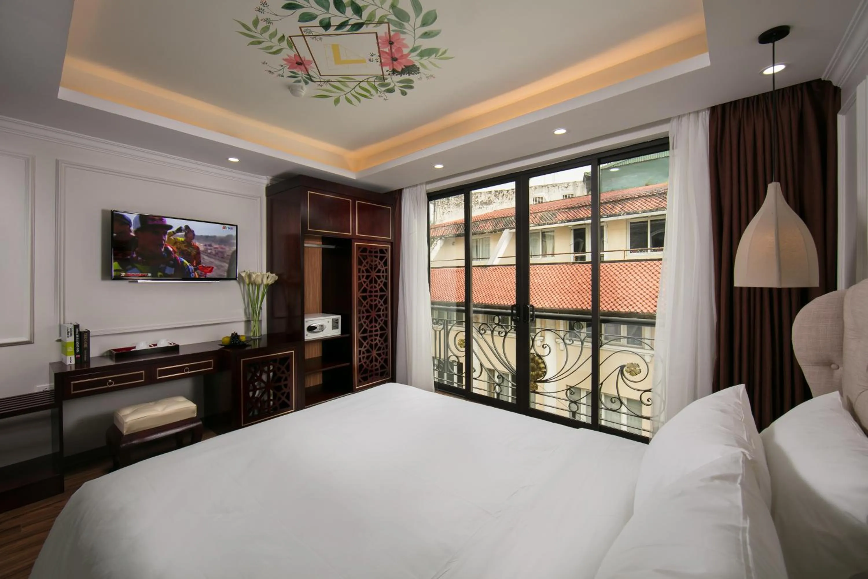 Photo of the whole room, Bed in Golden Legend Palace Hotel & Travel