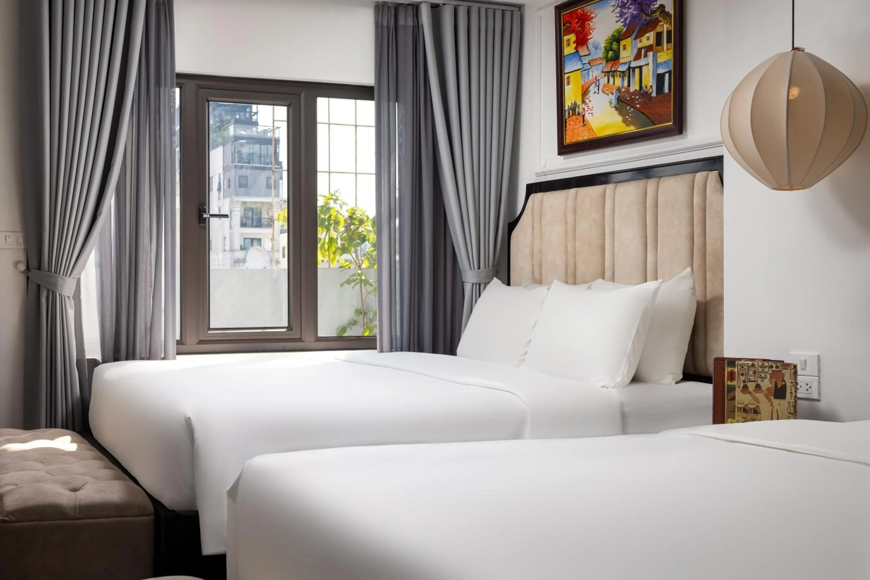 Bed in Golden Legend Palace Hotel & Travel