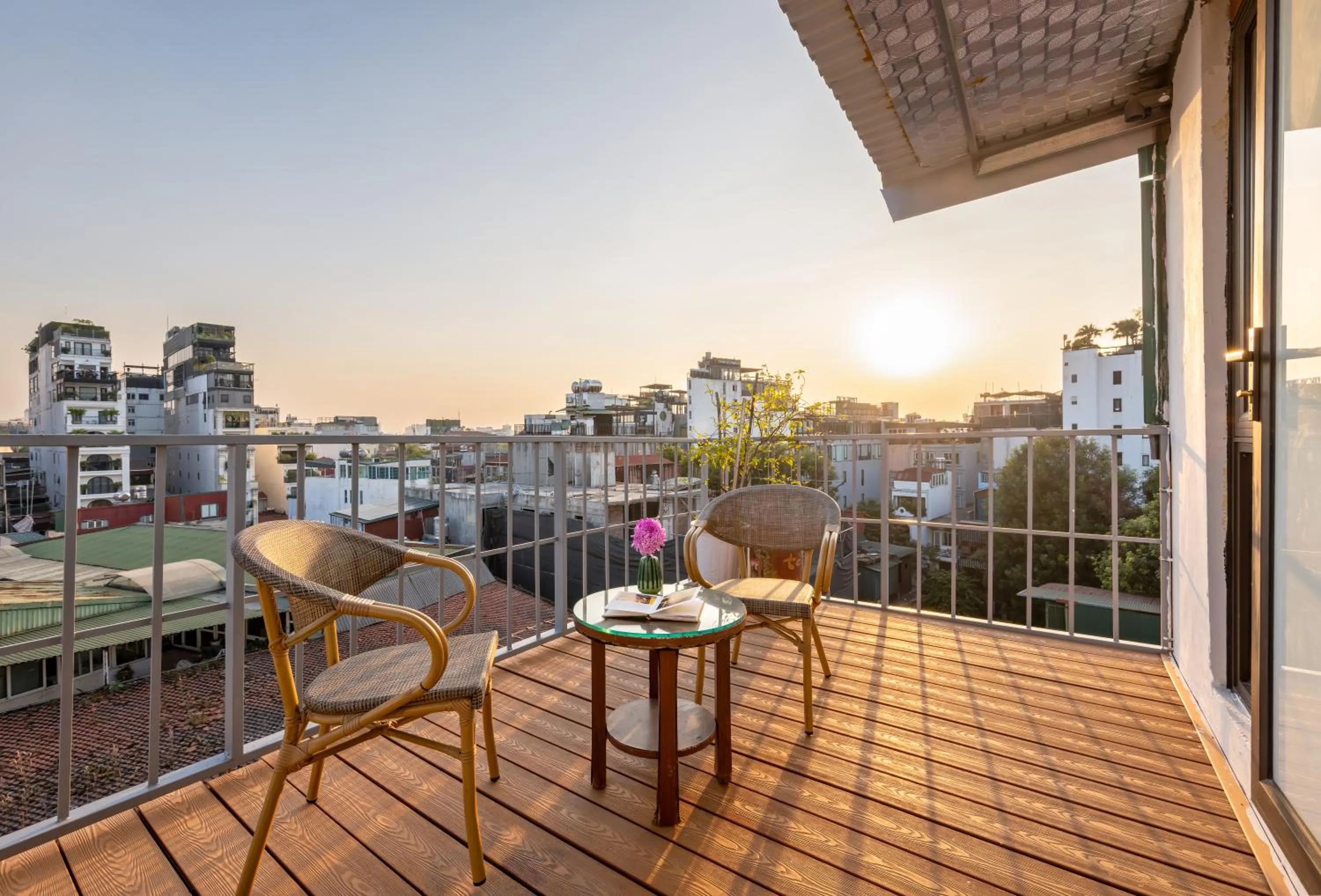 Day in Golden Legend Palace Hotel & Travel