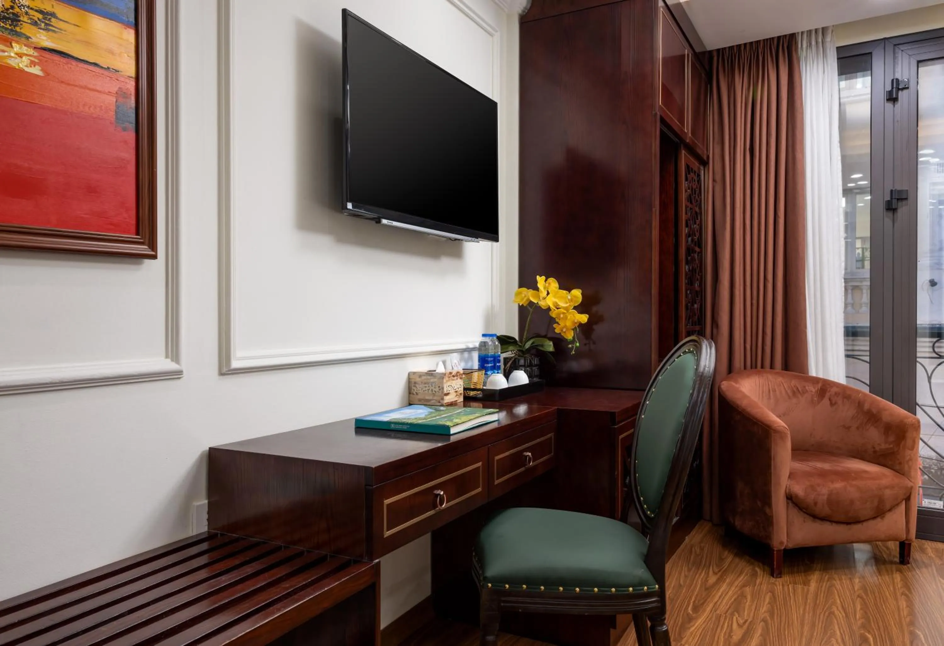 Seating area in Golden Legend Palace Hotel & Travel