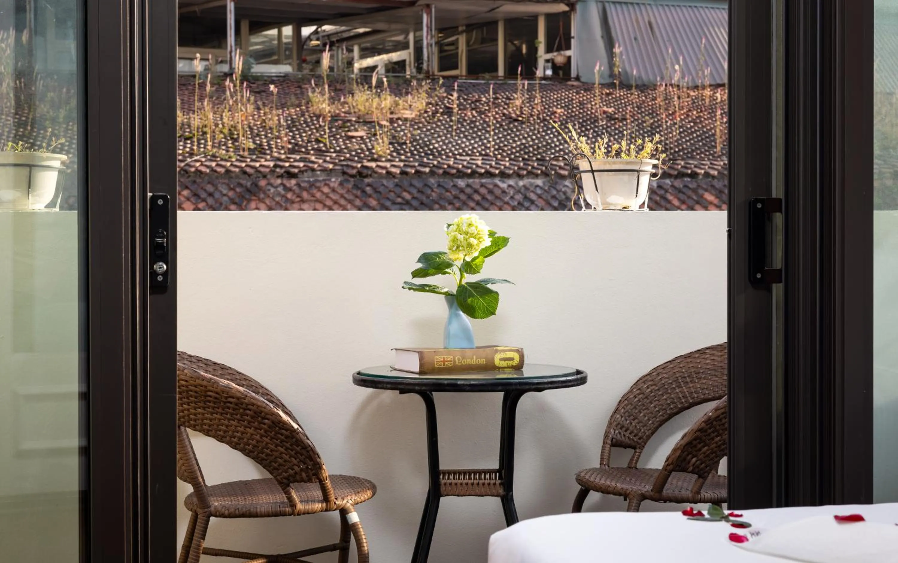 Day in Golden Legend Palace Hotel & Travel