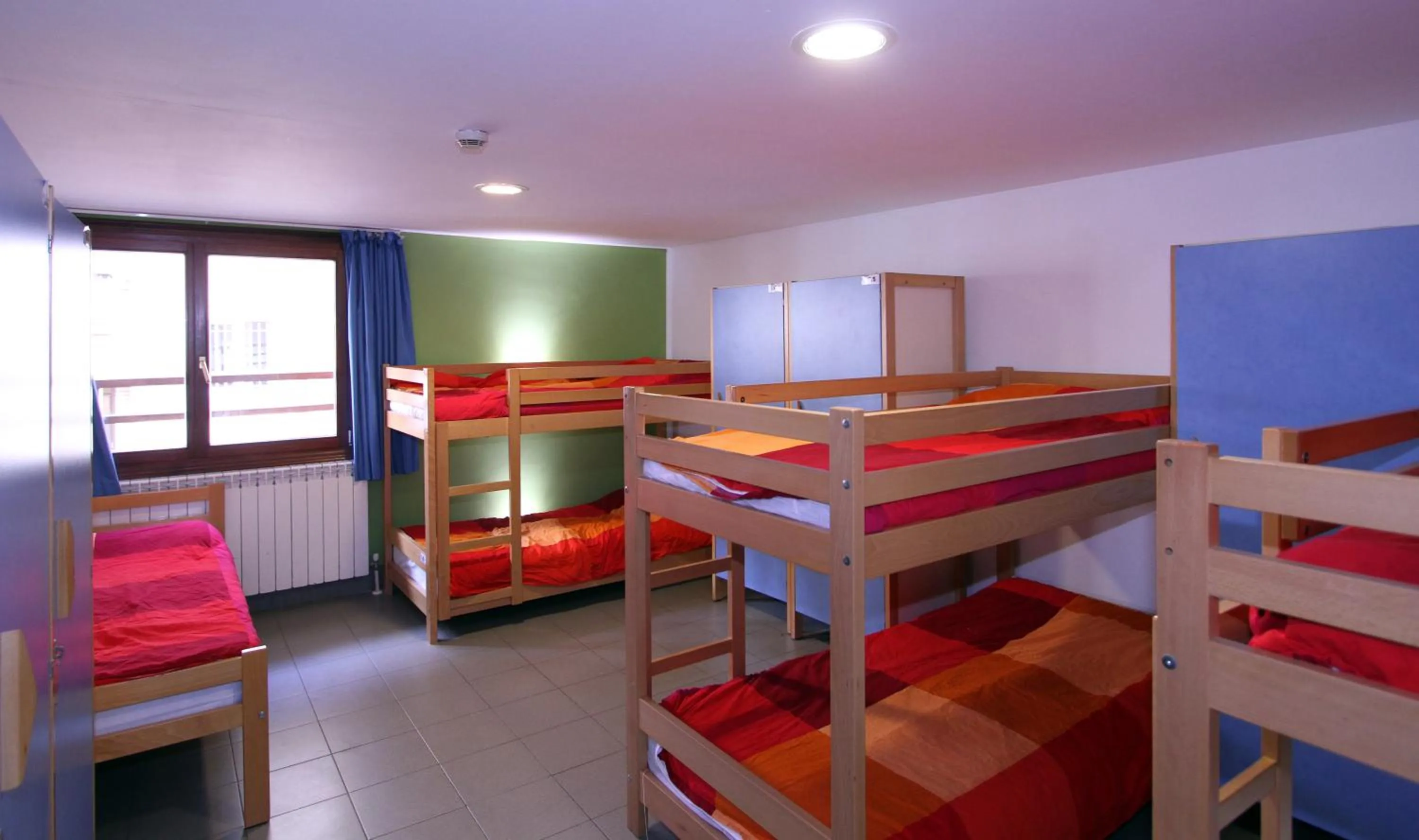 Photo of the whole room, Bed in Albergue Trinkete Etxea