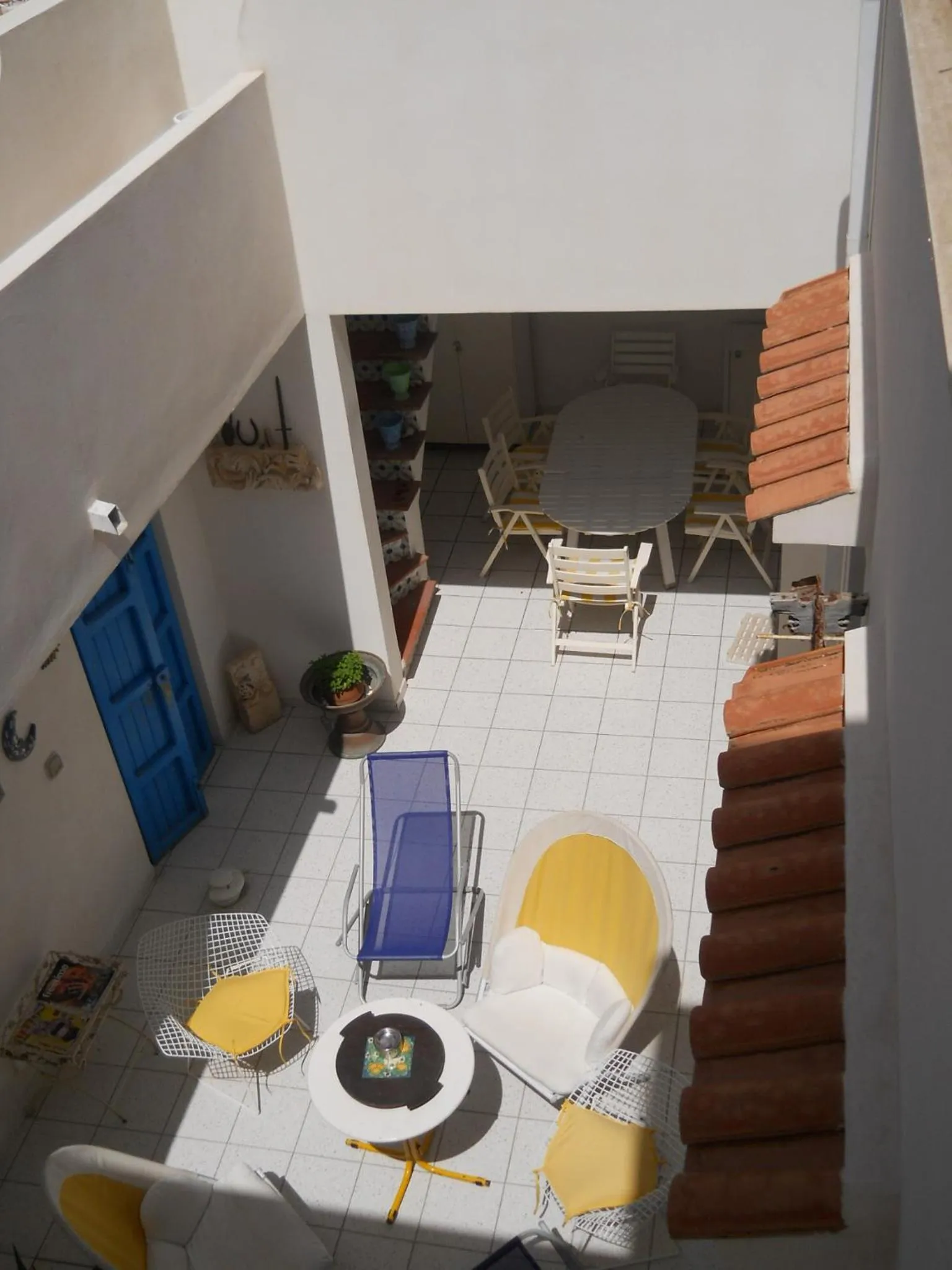 Inner courtyard view in Mediterranea Guesthouse B&B