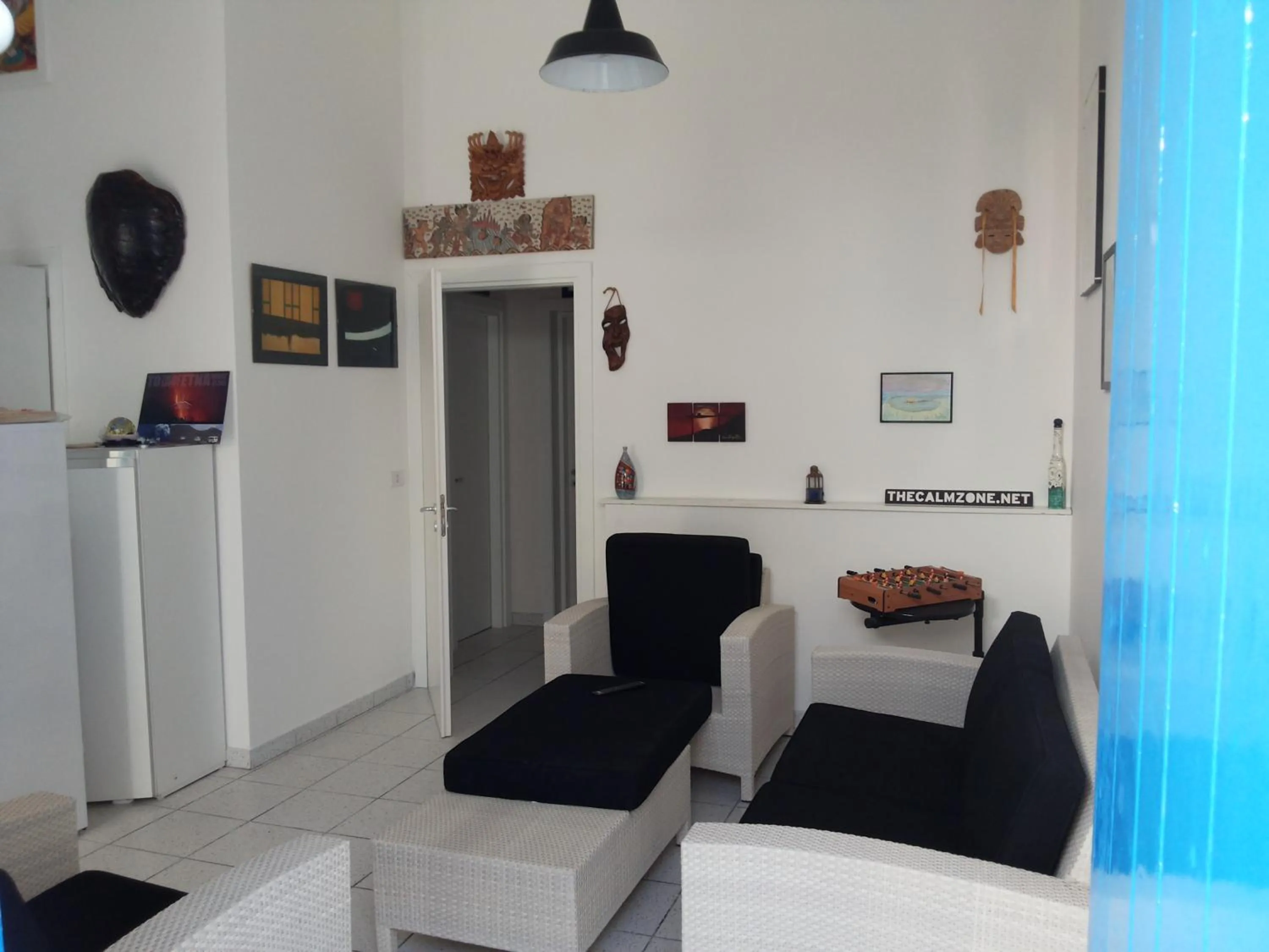 Communal lounge/ TV room in Mediterranea Guesthouse B&B