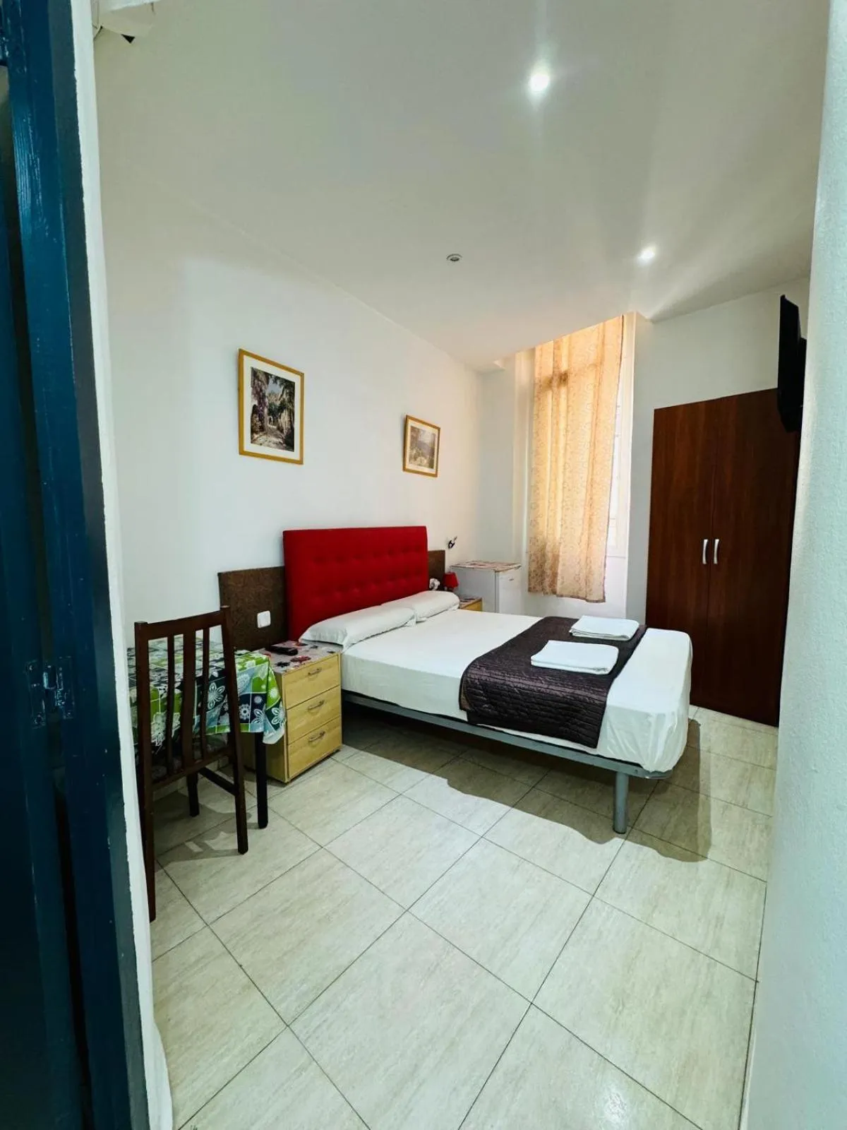 Bed in Hostal Mont Thabor