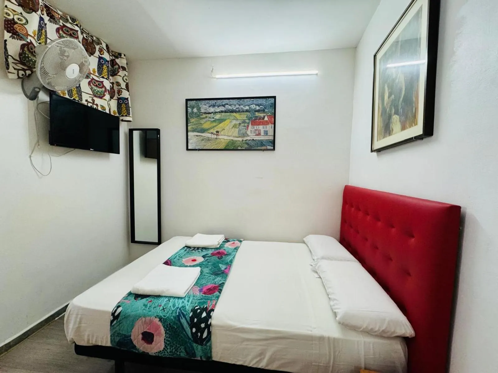 Bed in Hostal Mont Thabor