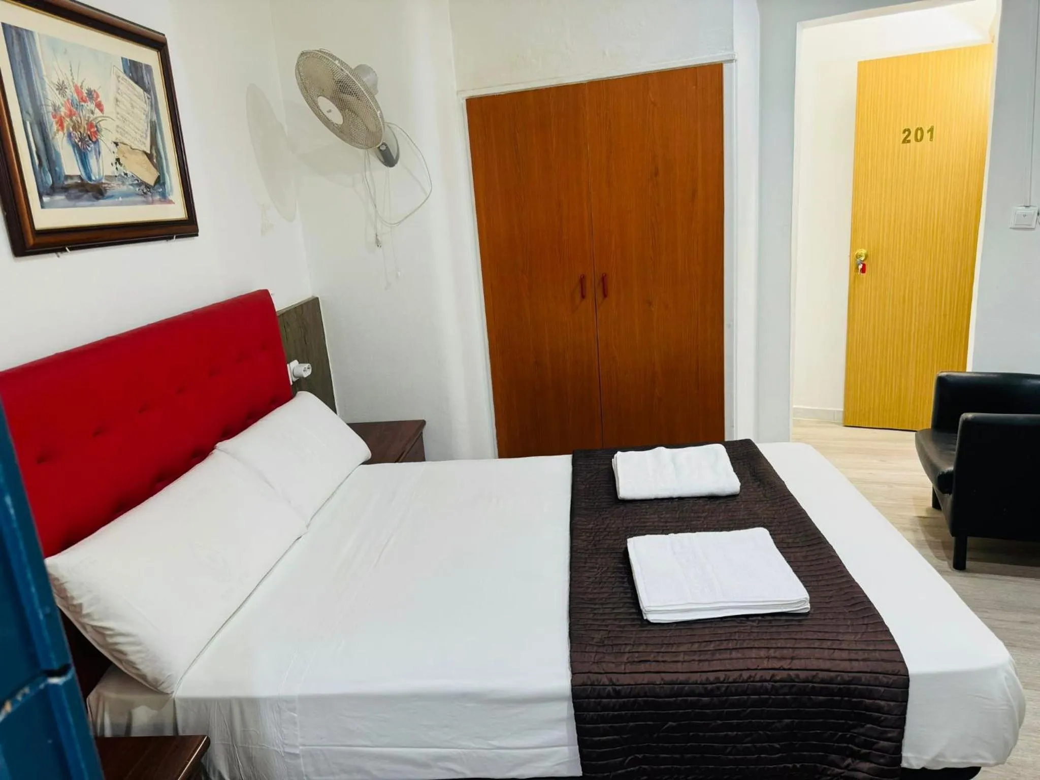 Bed in Hostal Mont Thabor