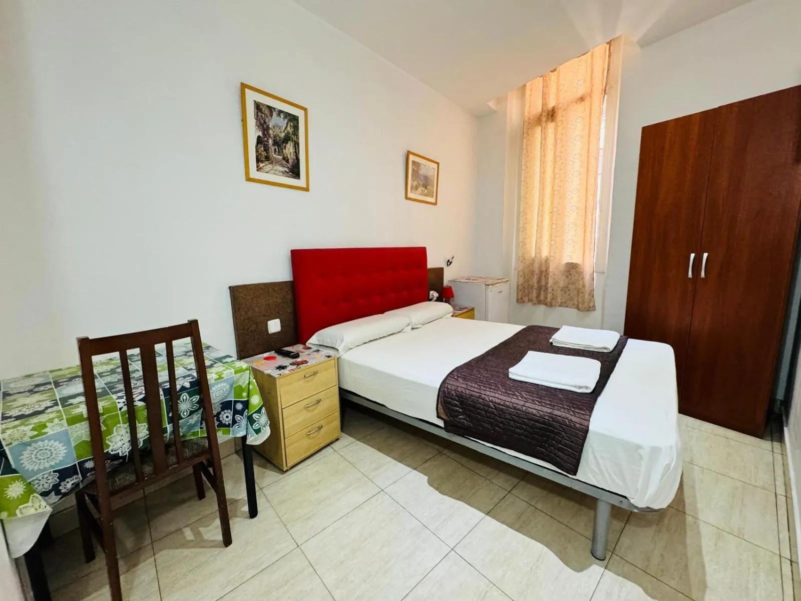 Bed in Hostal Mont Thabor