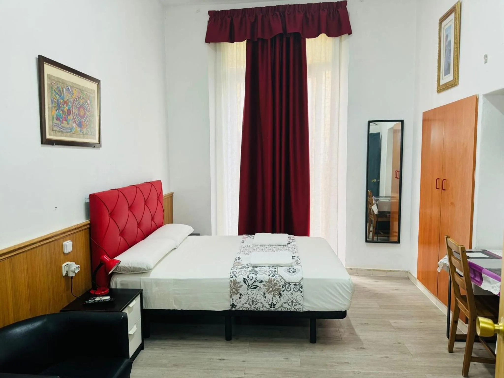 Bed in Hostal Mont Thabor