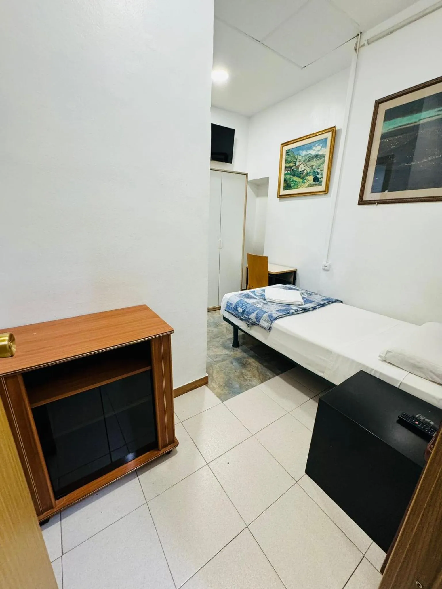 Bed in Hostal Mont Thabor