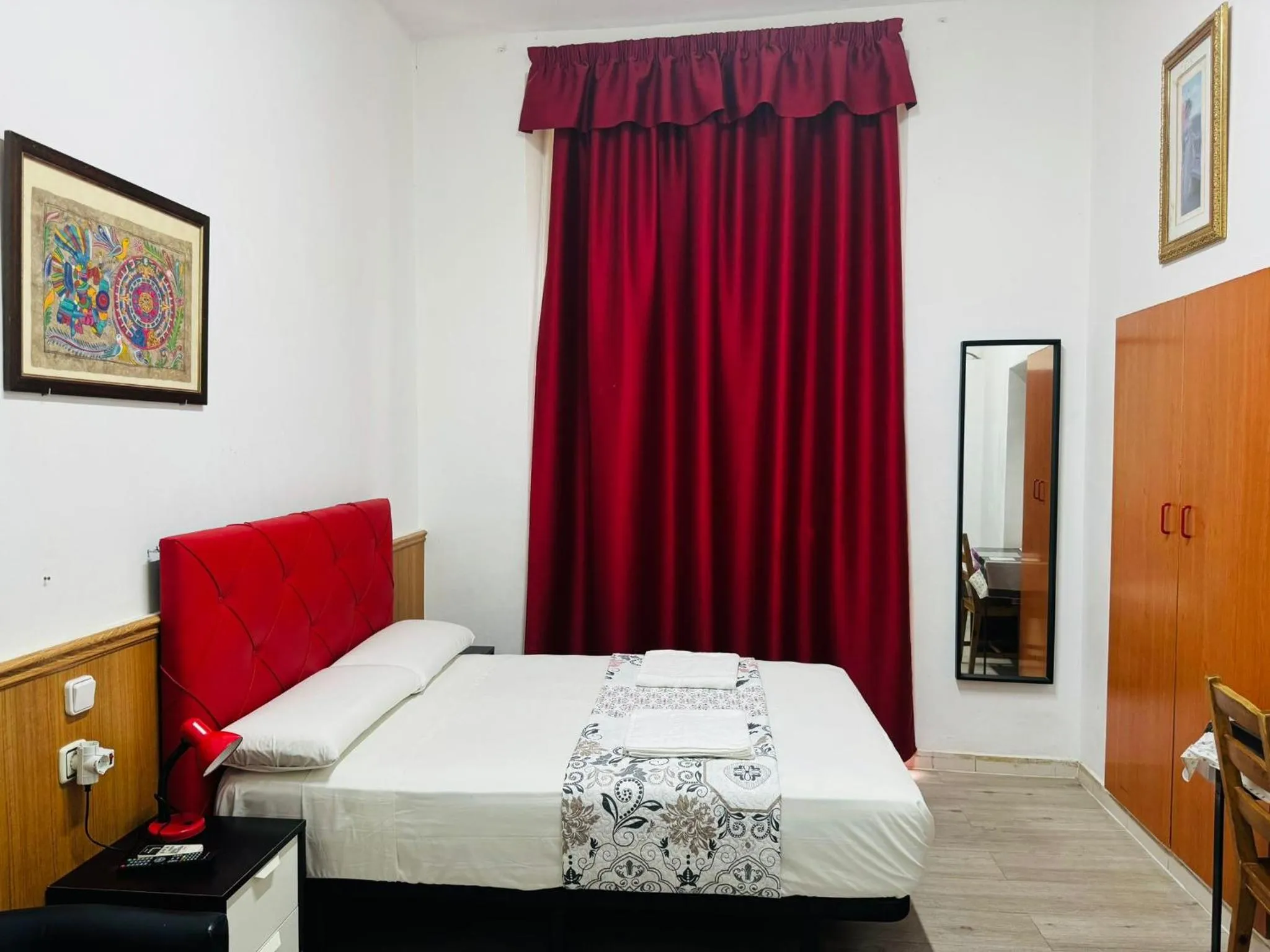 Bed in Hostal Mont Thabor