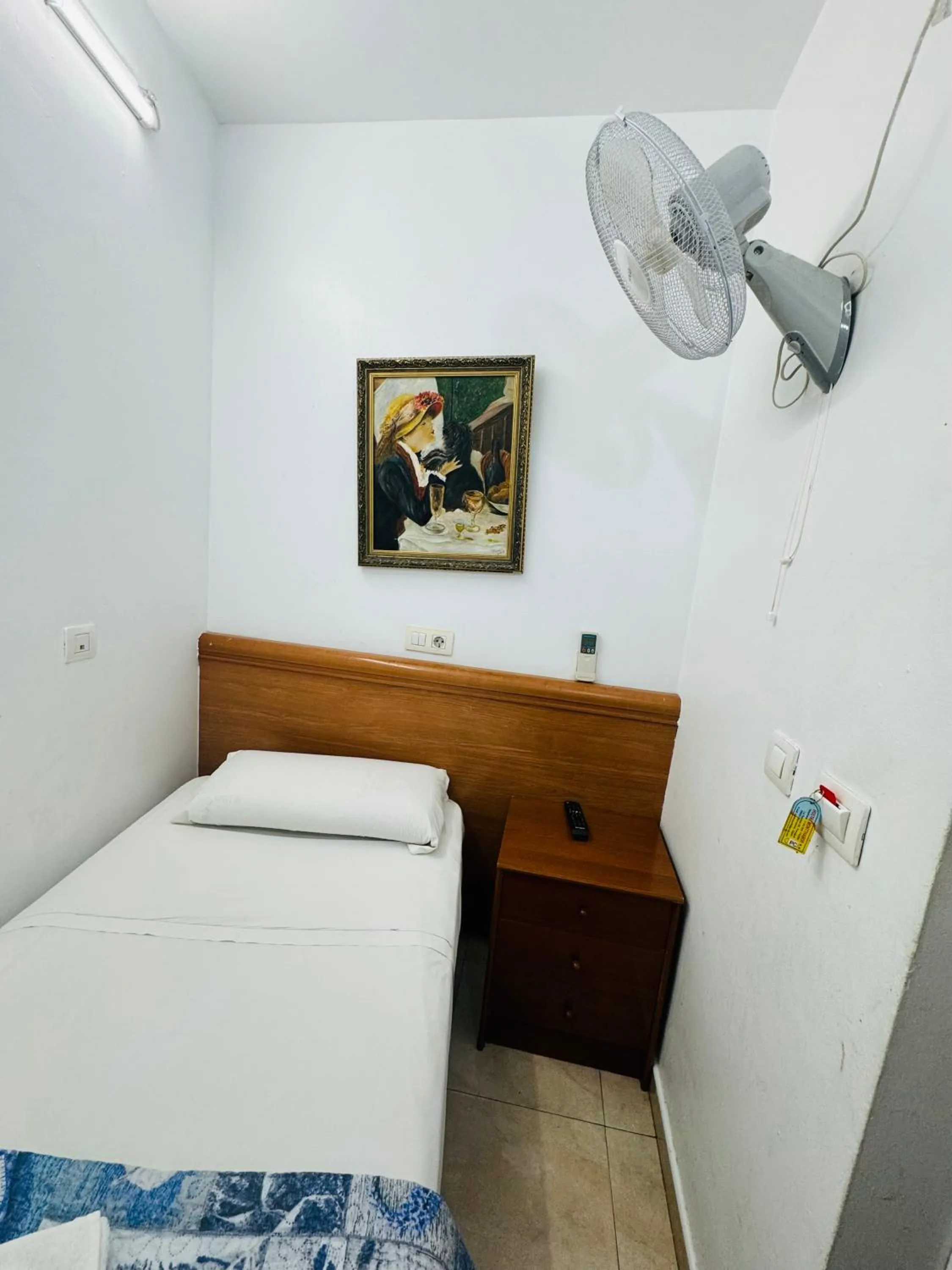 Bed in Hostal Mont Thabor