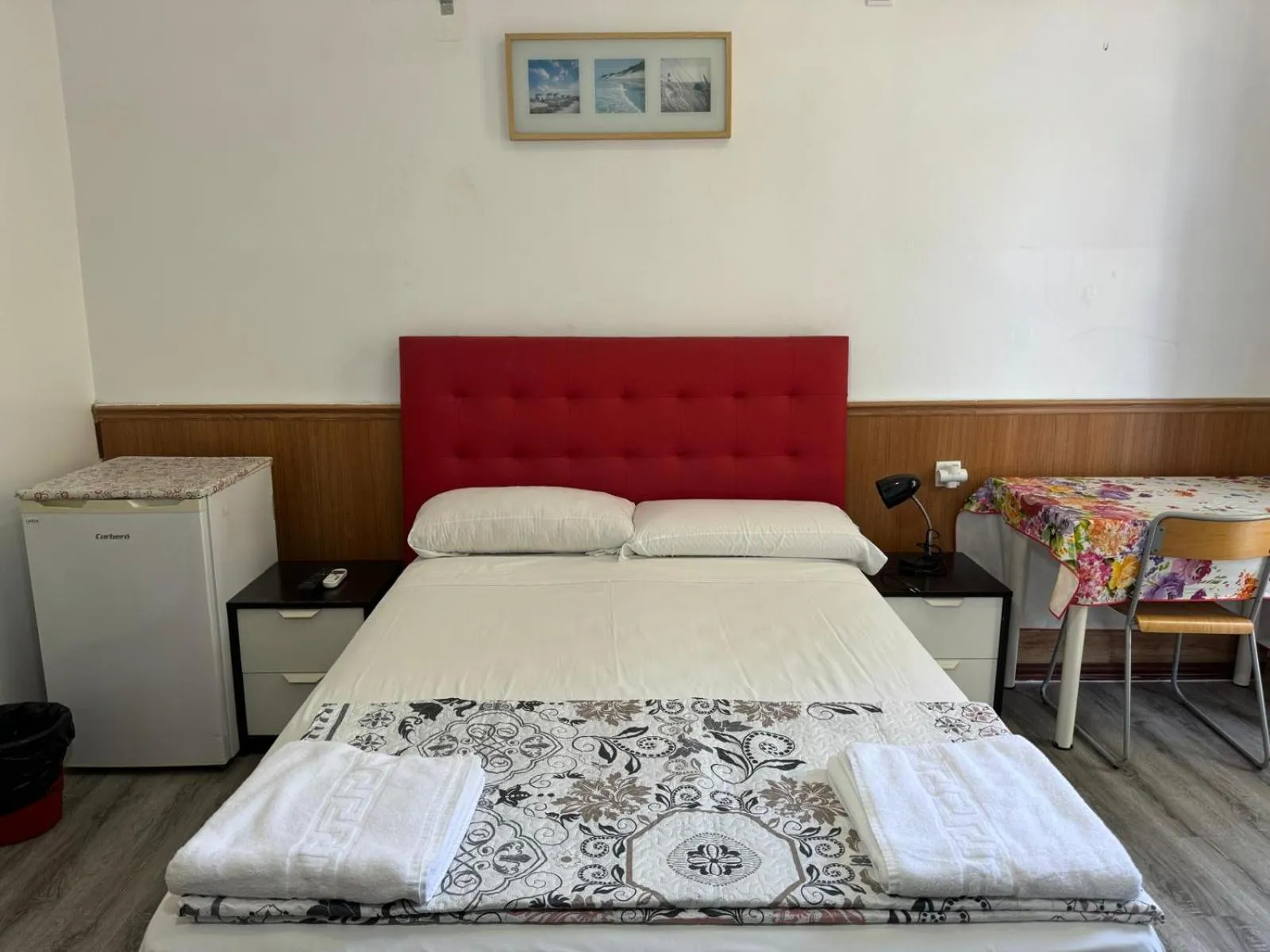 Bed in Hostal Mont Thabor