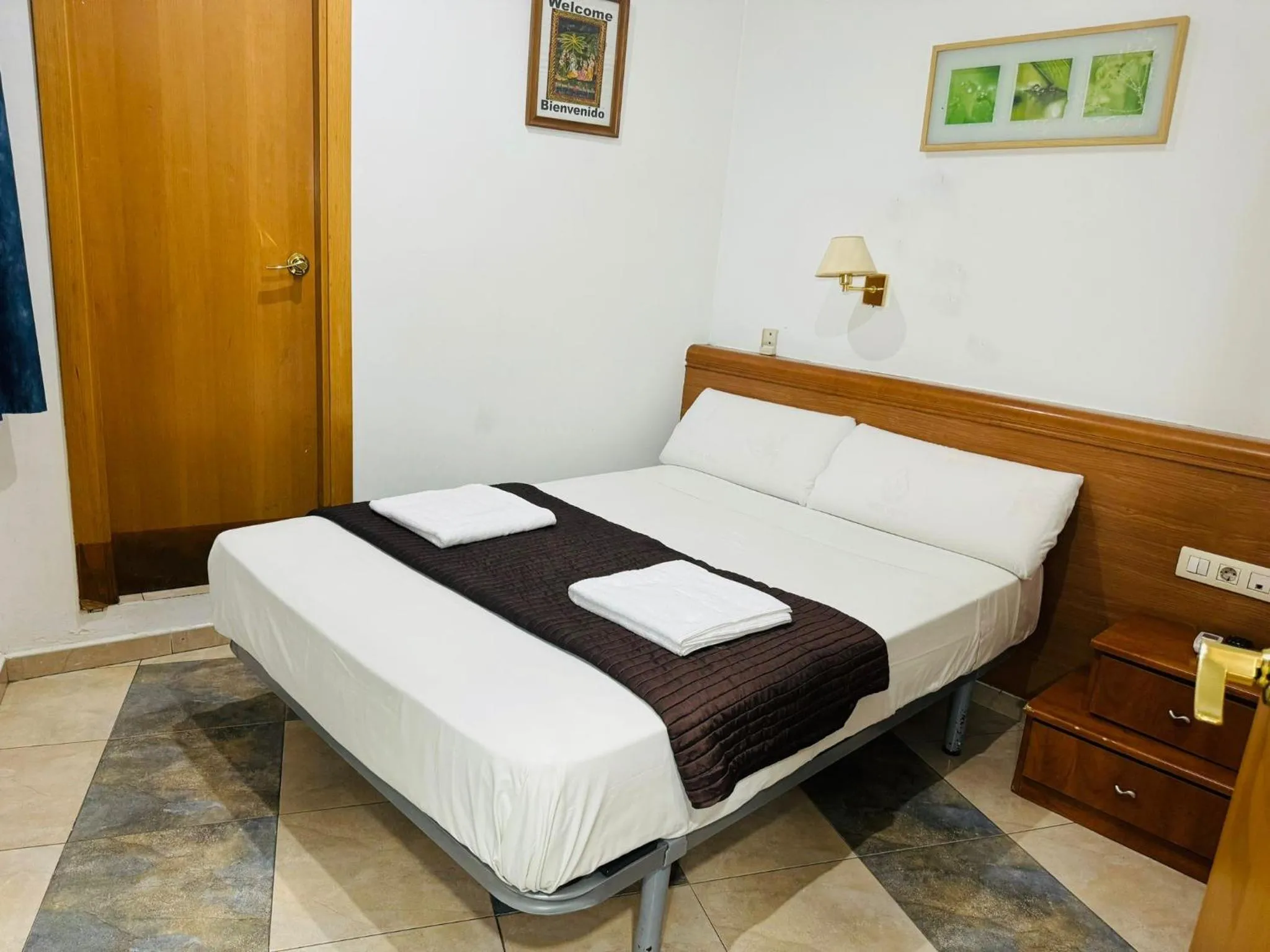 Bed in Hostal Mont Thabor