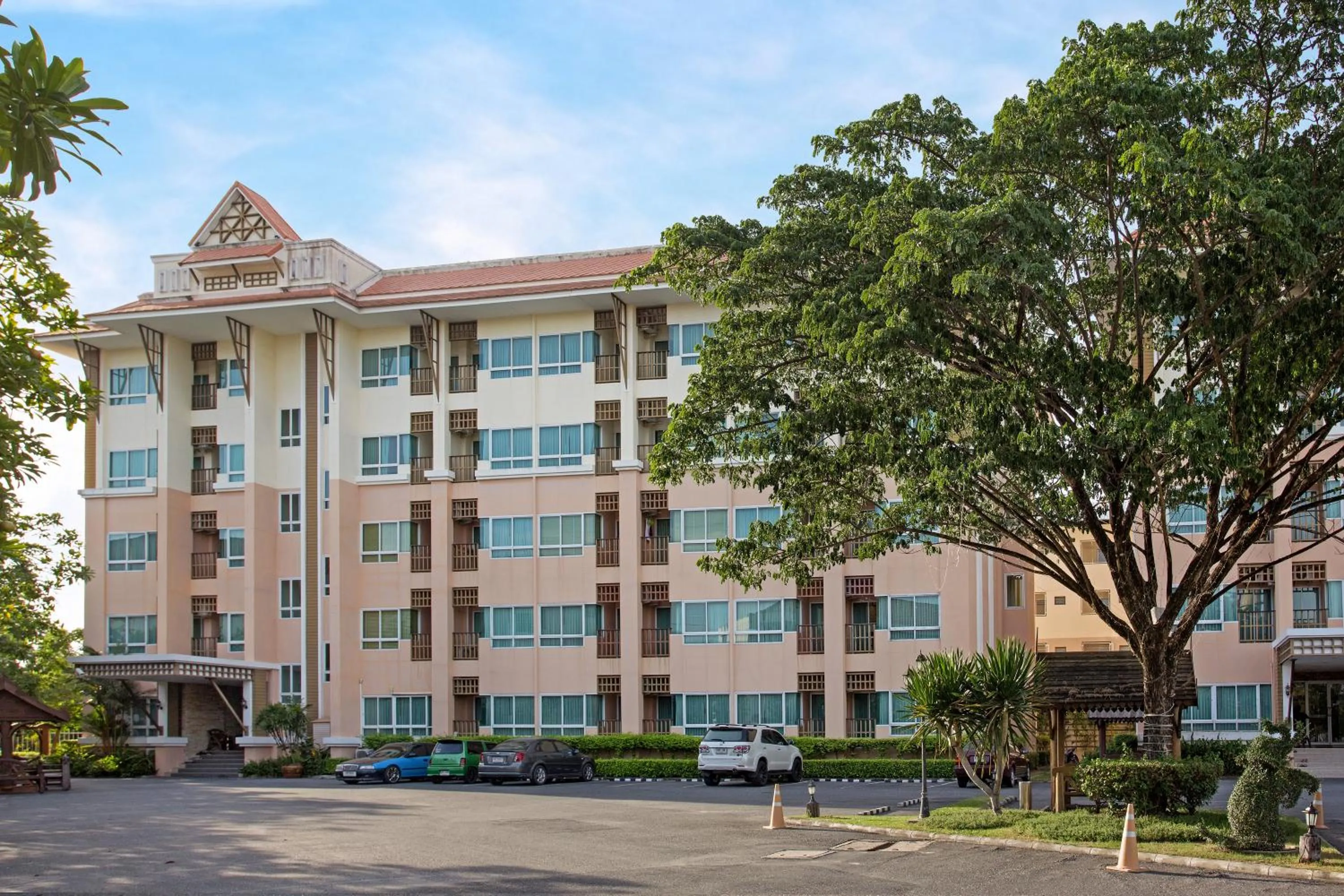 C-House & Residence Hotel Amata City