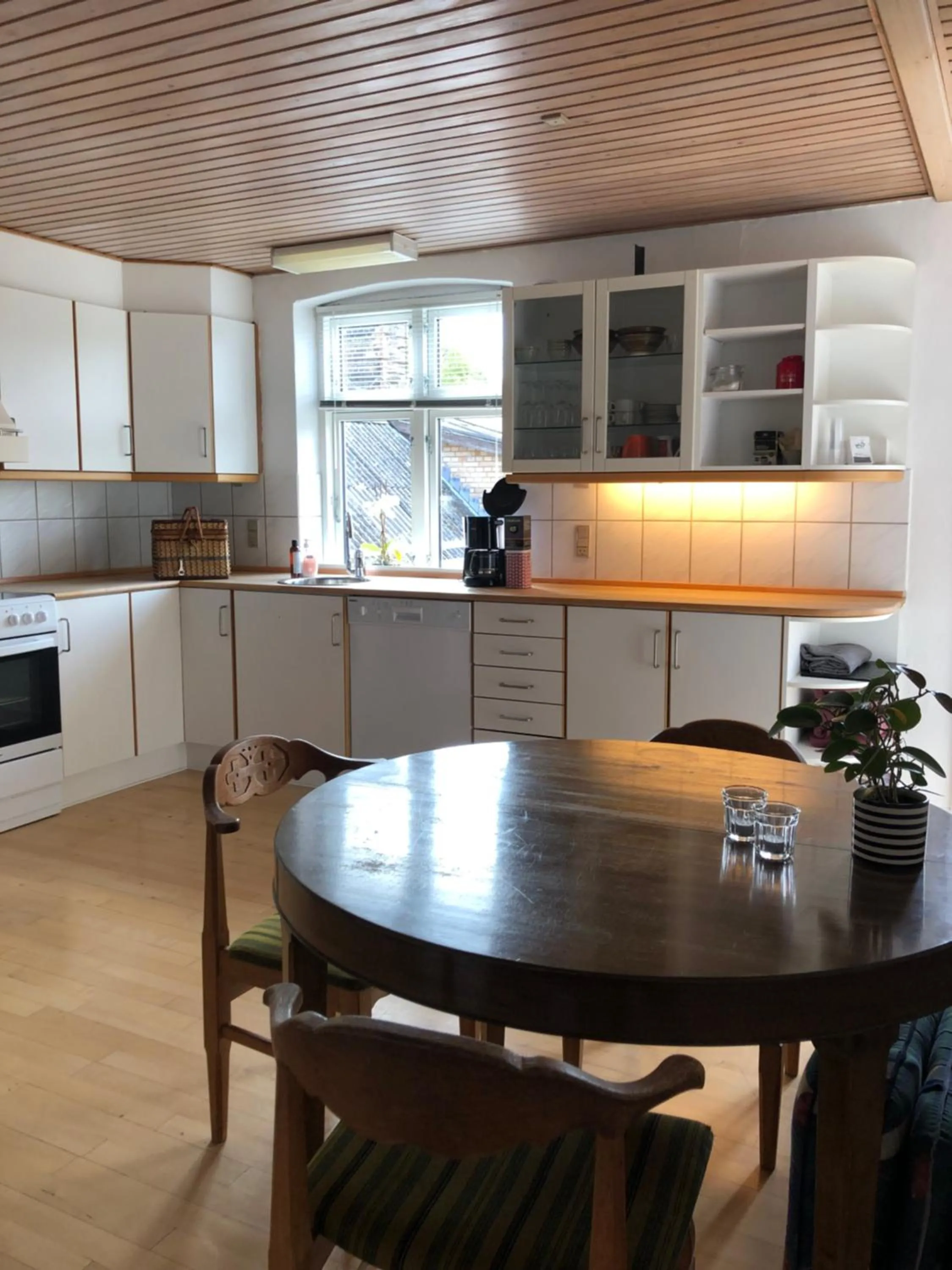 Three-Bedroom Apartment - single occupancy in Sleep & Coffee Apartments