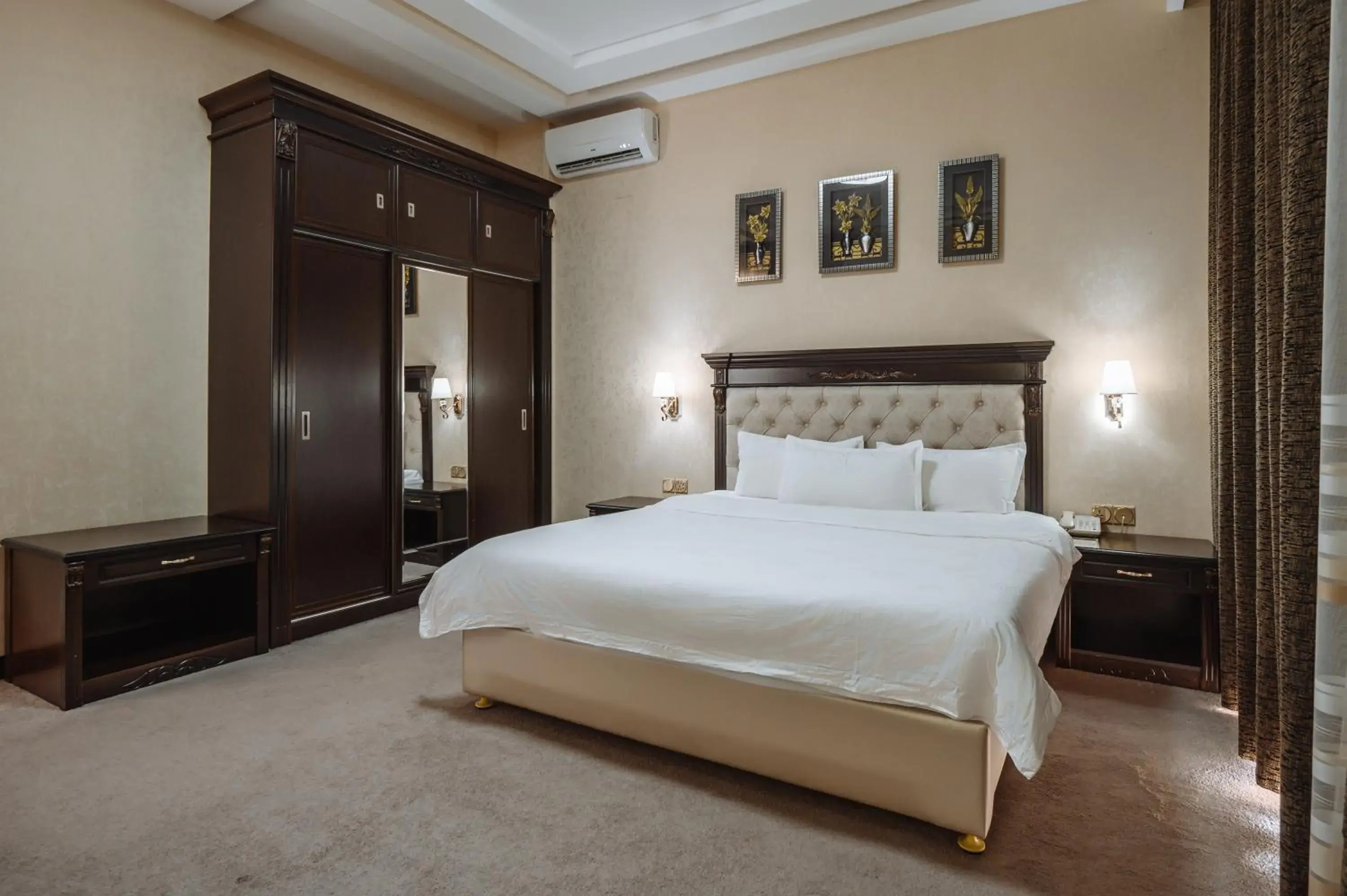 Photo of the whole room, Bed in Daniel Hill Hotel Photo of the whole room, Bed in Daniel Hill Hotel