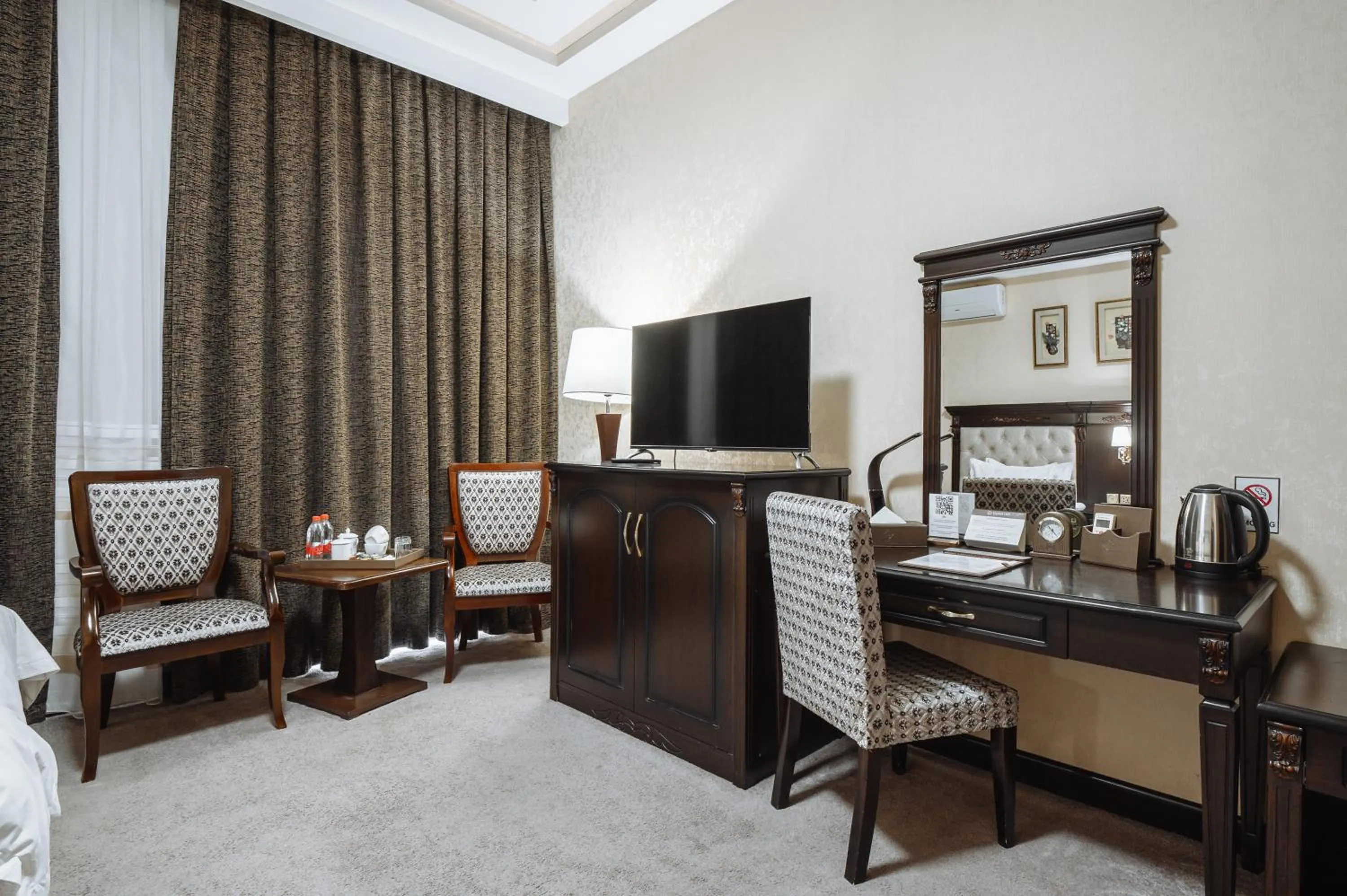 Photo of the whole room in Daniel Hill Hotel