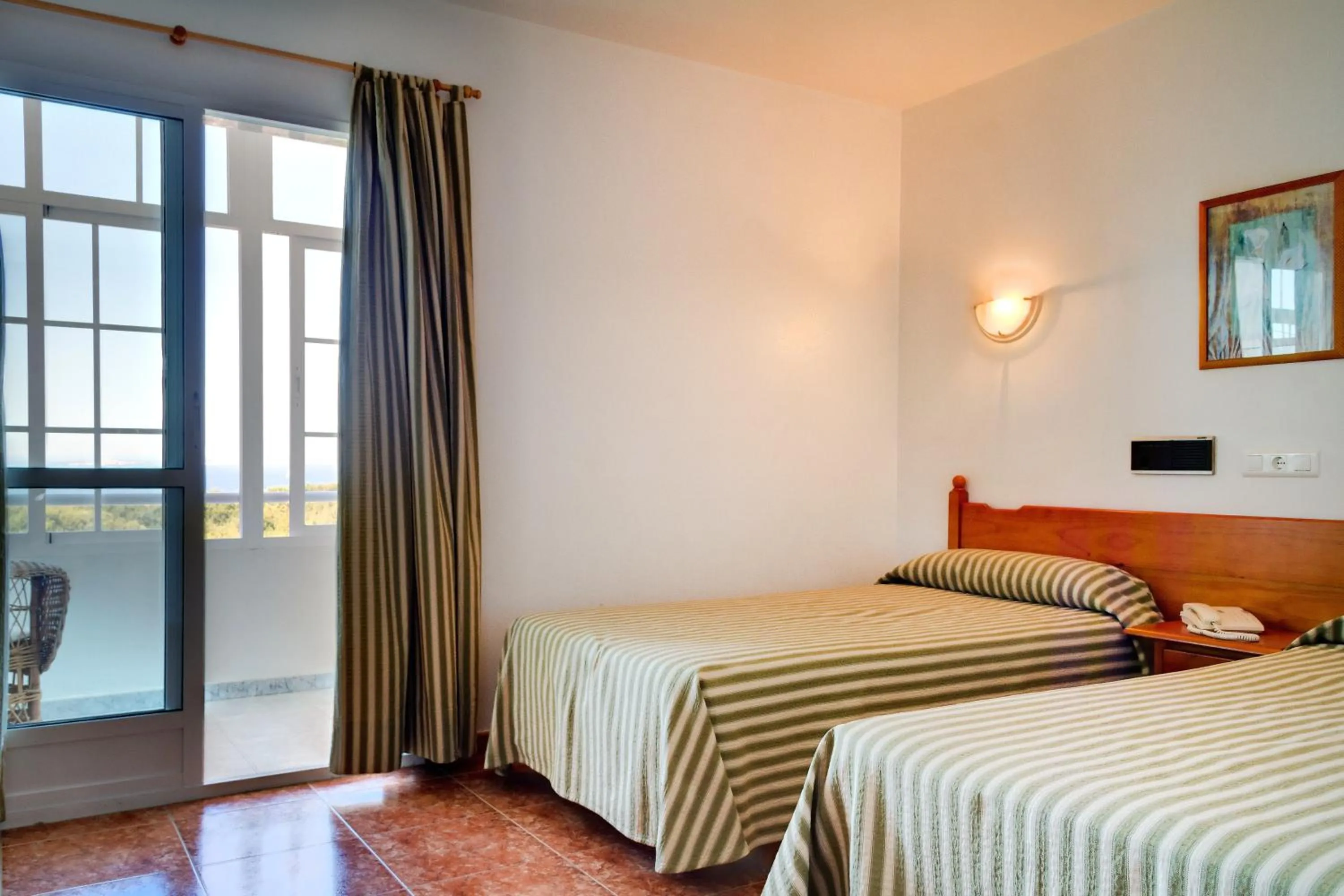 Photo of the whole room, Bed in Duerming San Vicente Hotel