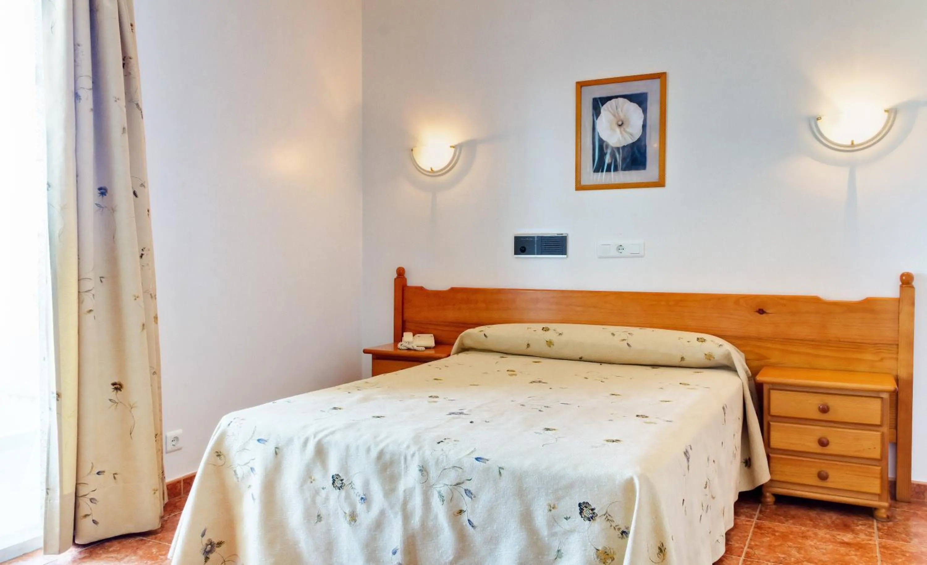 Photo of the whole room, Bed in Duerming San Vicente Hotel