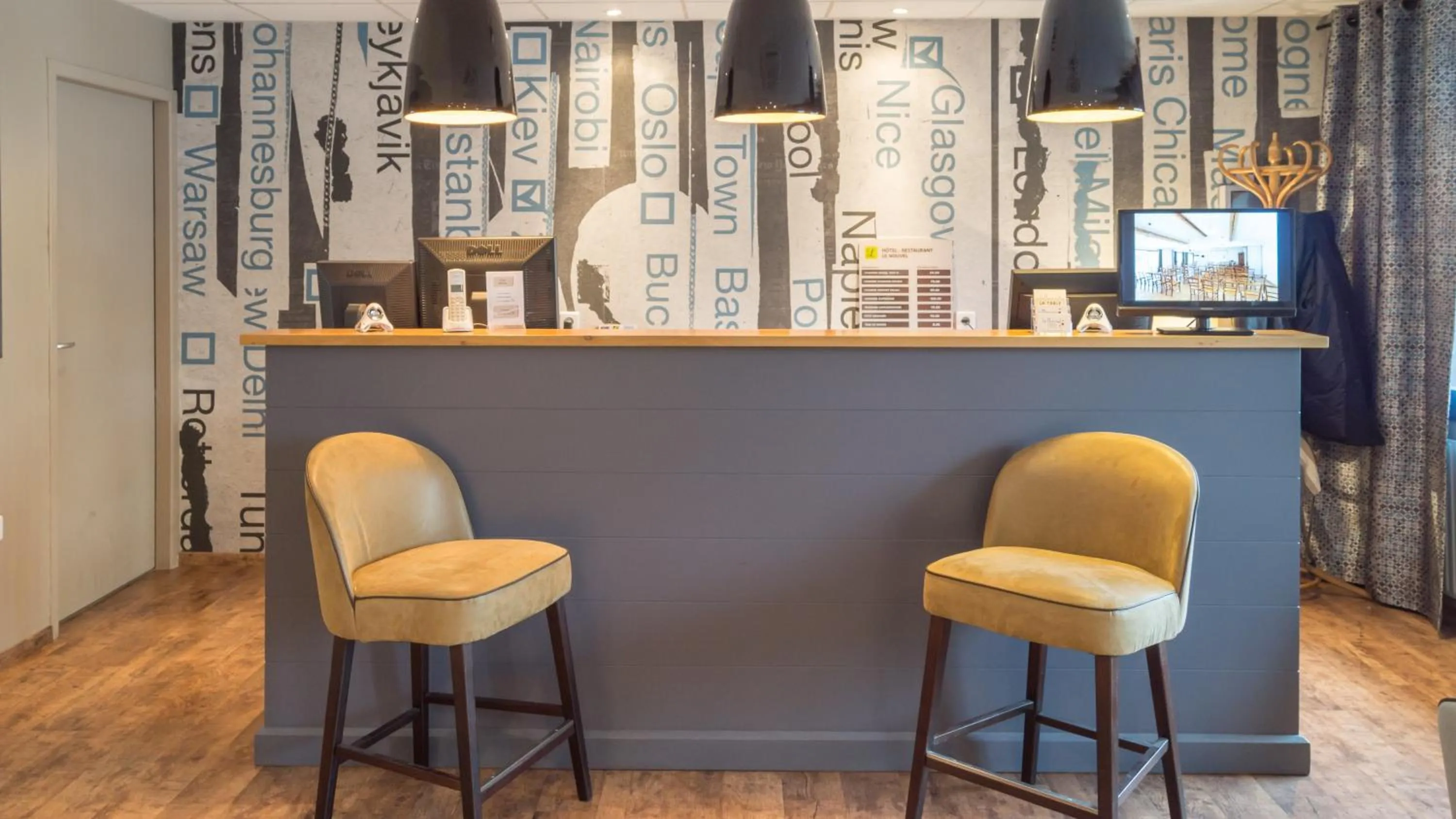 Lobby or reception in Logis Hotel Le Nouvel